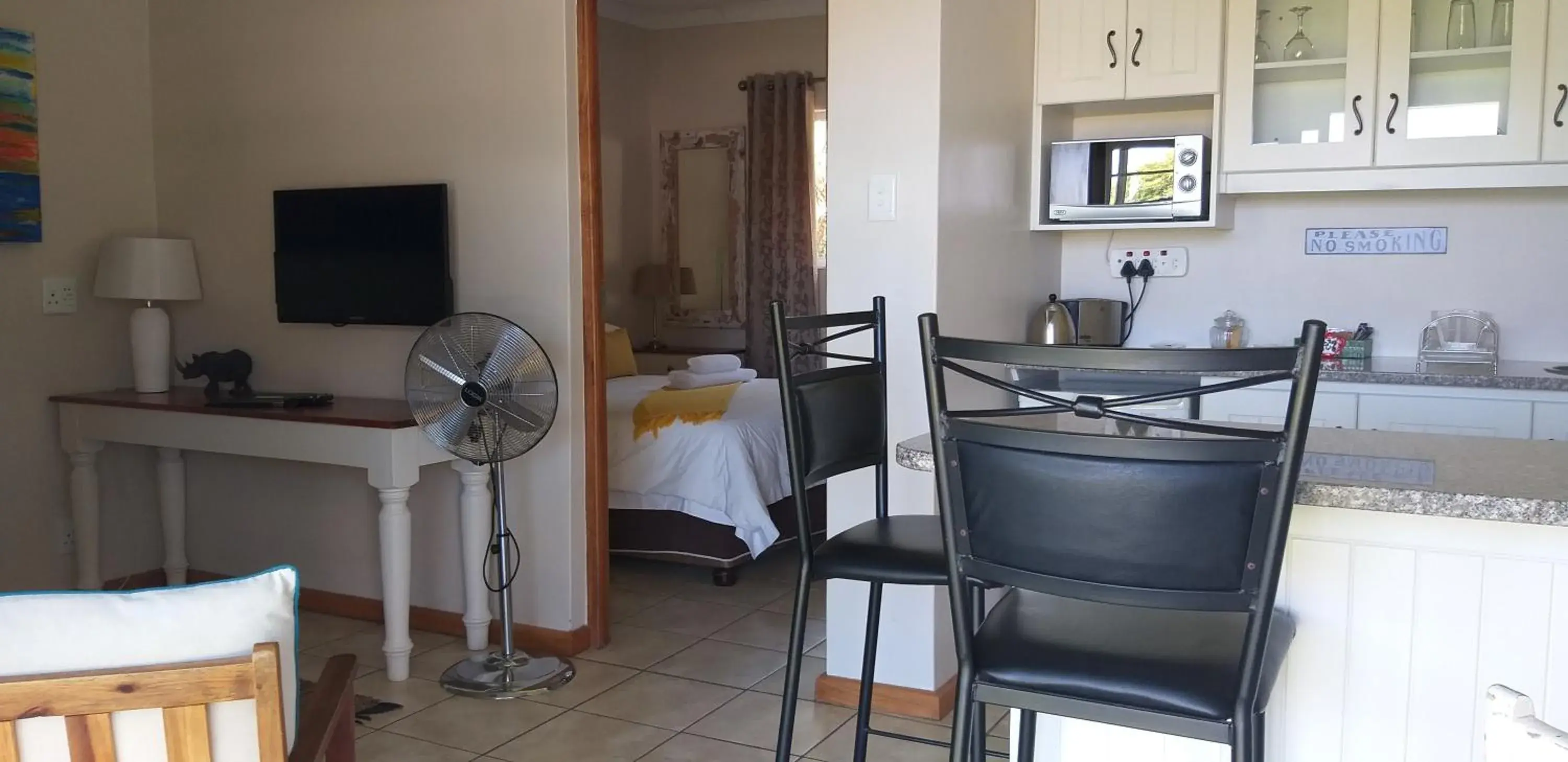 Double Room in a Dam's View Accommodation Double Room in a Dam's View Accommodation