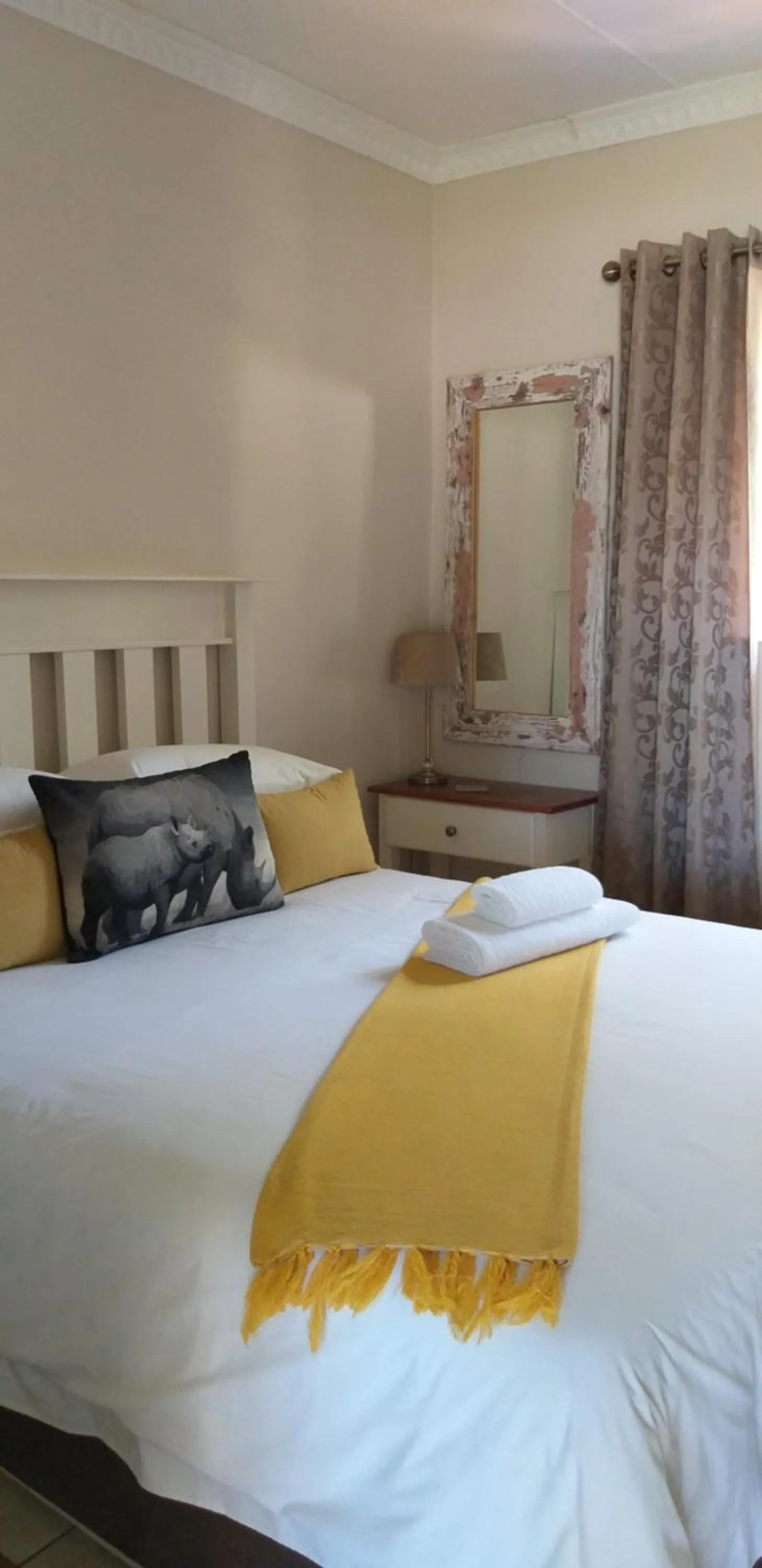 Bed in a Dam's View Accommodation