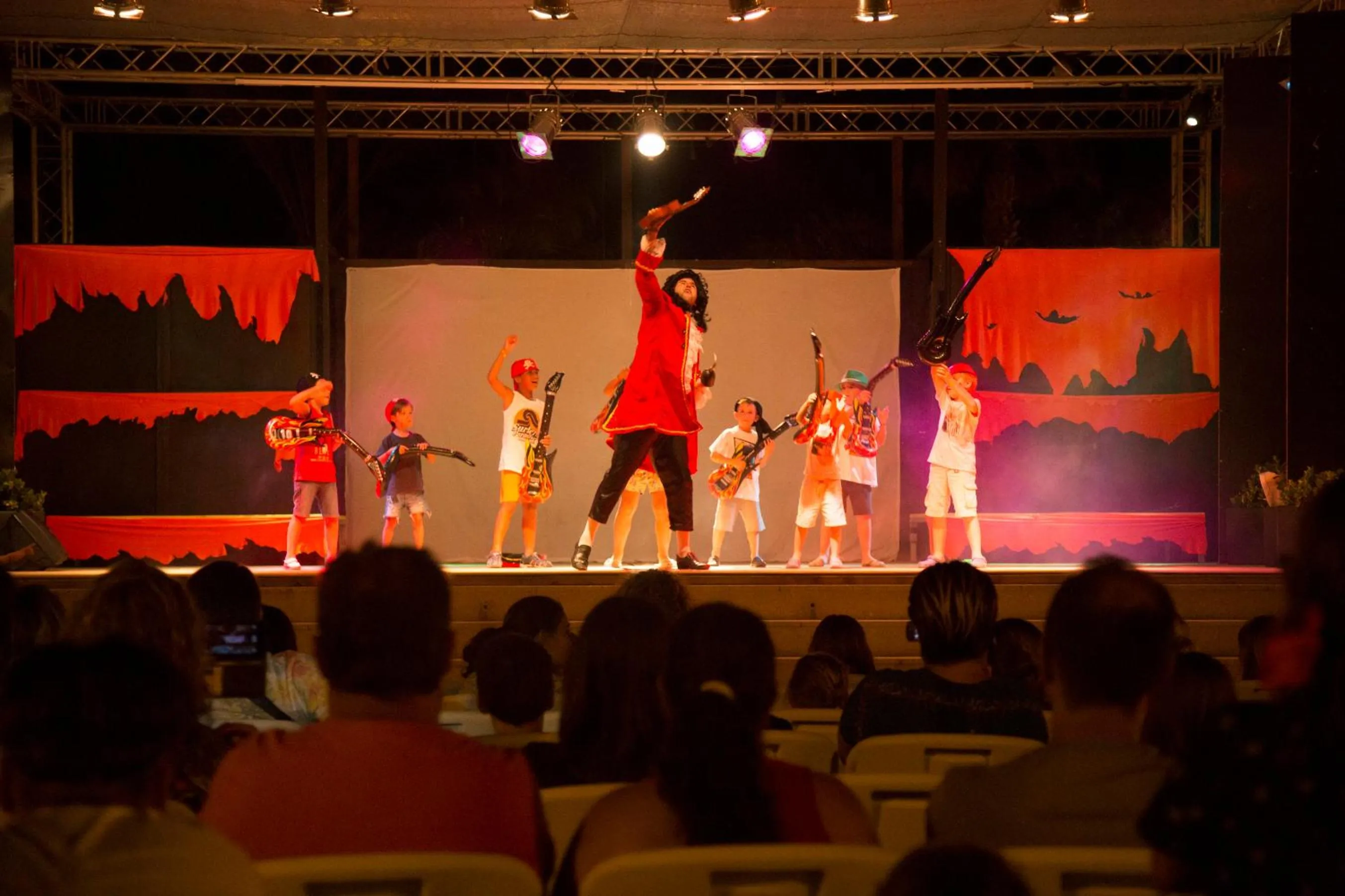 Evening entertainment in Alannia Costa Blanca