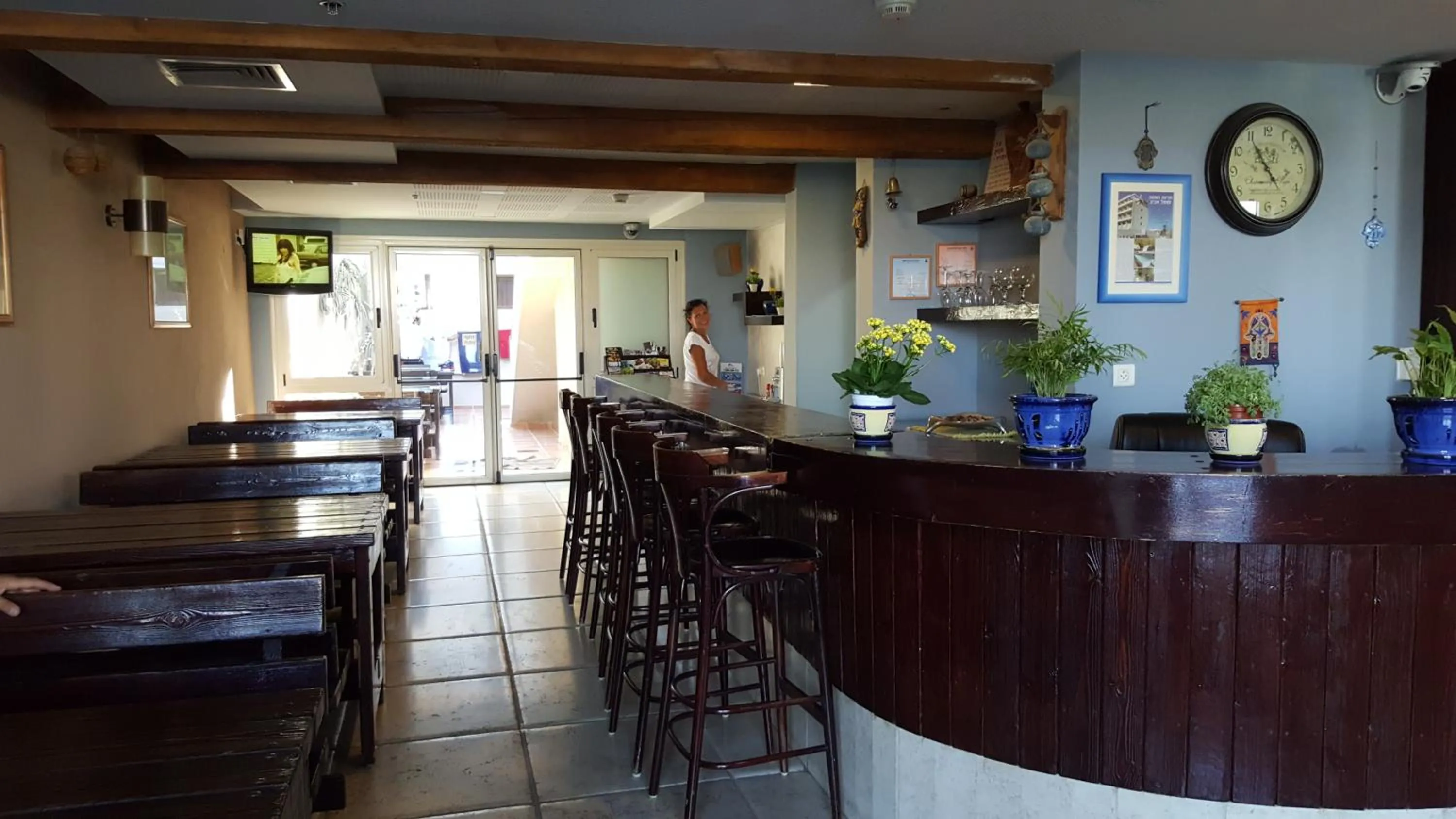 Communal lounge/ TV room in Motel Aviv