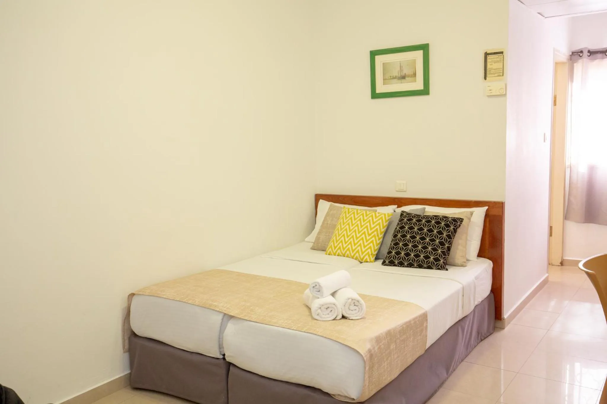 Photo of the whole room, Bed in Motel Aviv