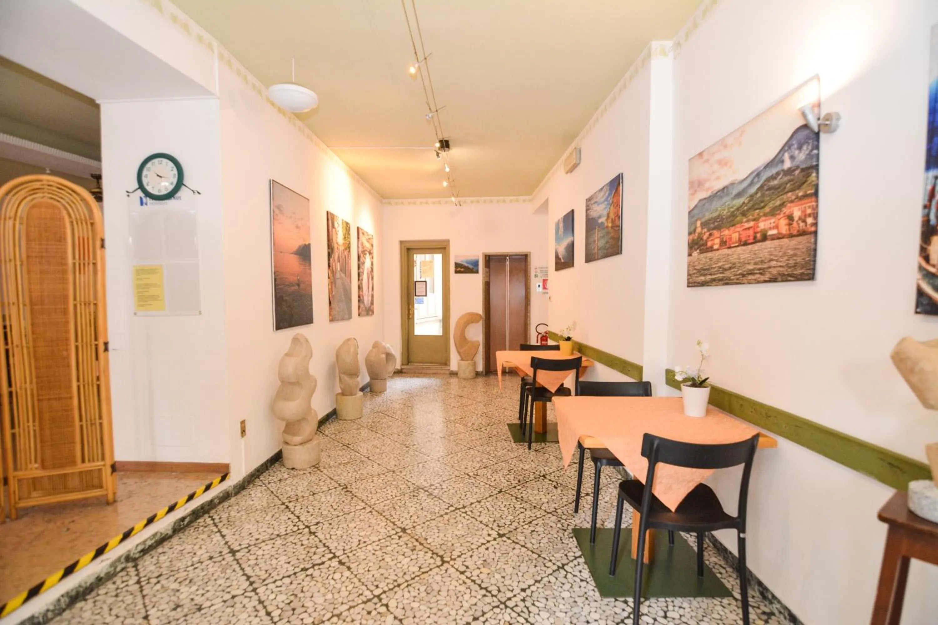 Lobby or reception in Hotel Modena old town