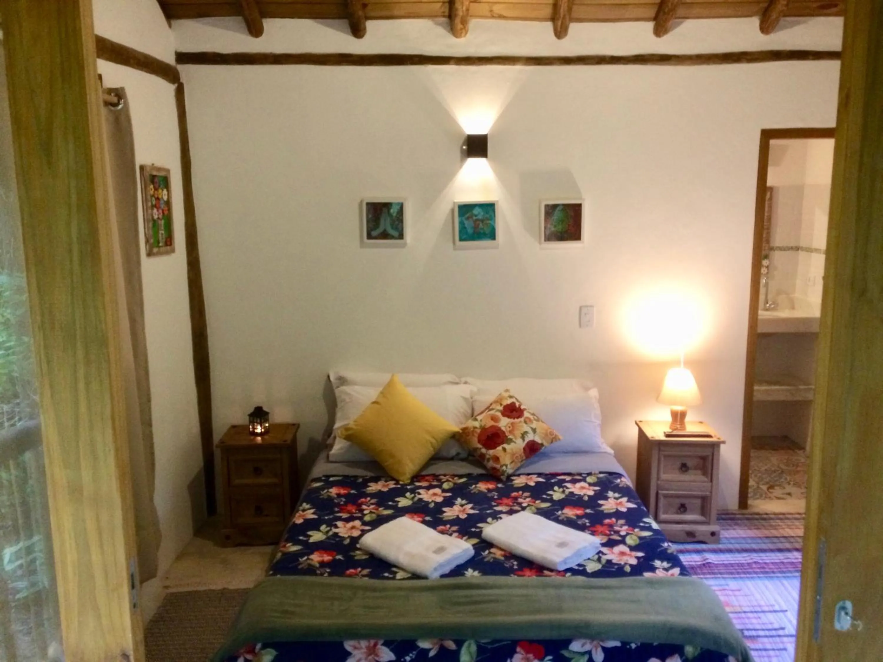 Photo of the whole room, Bed in Eco Chalés Caminho das Águas