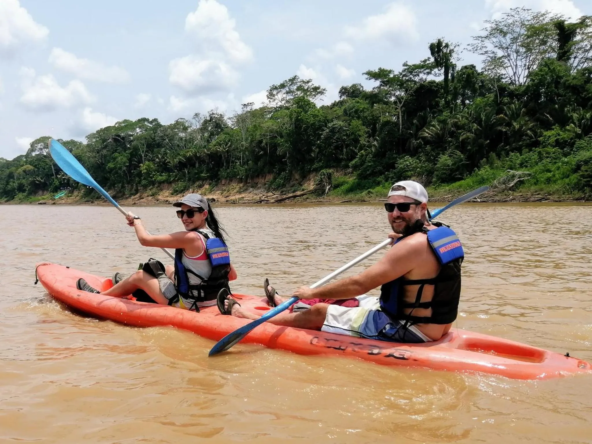 Canoeing in Monte Amazonico Lodge