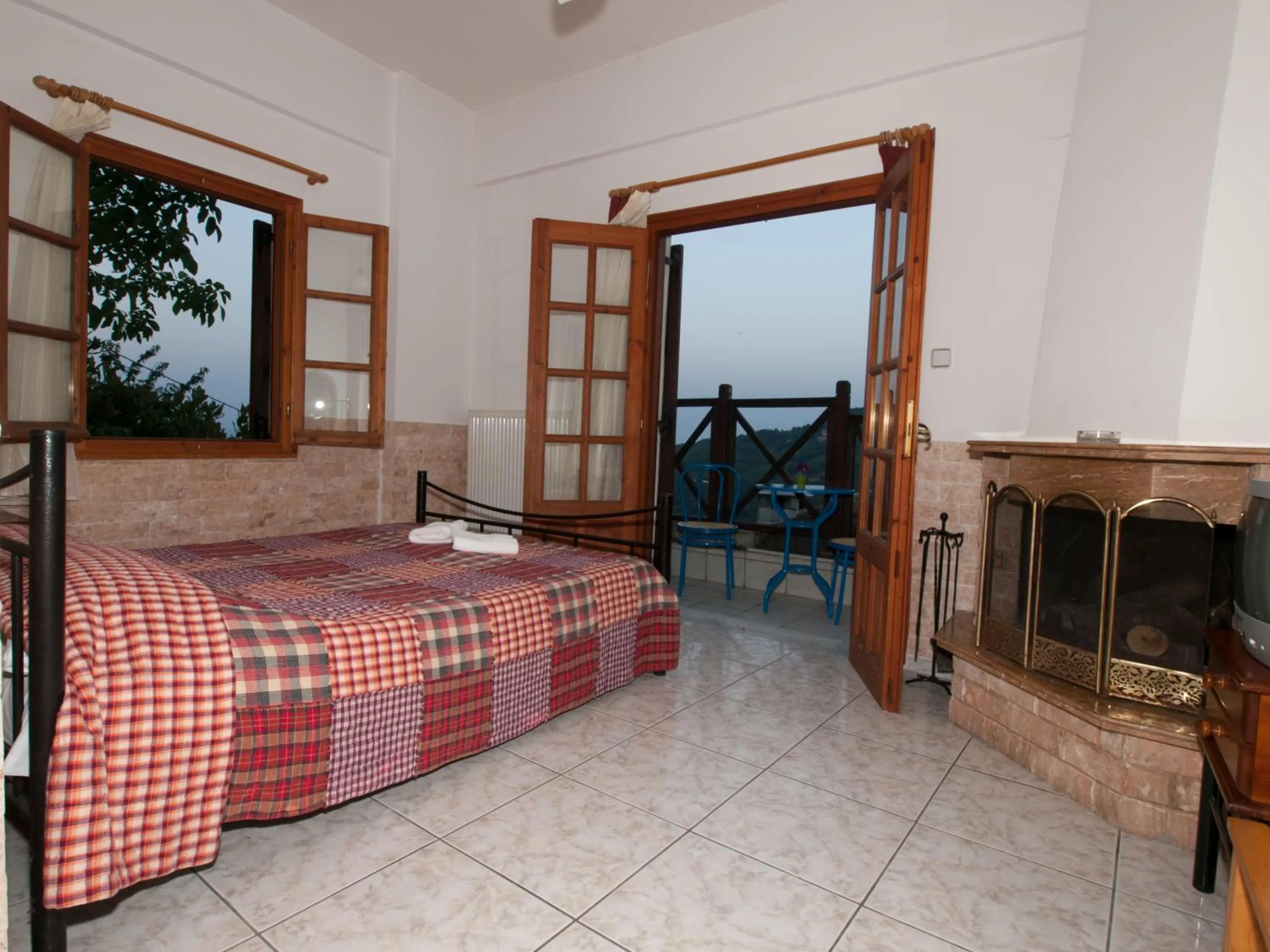 Night, Bed in Astromeria