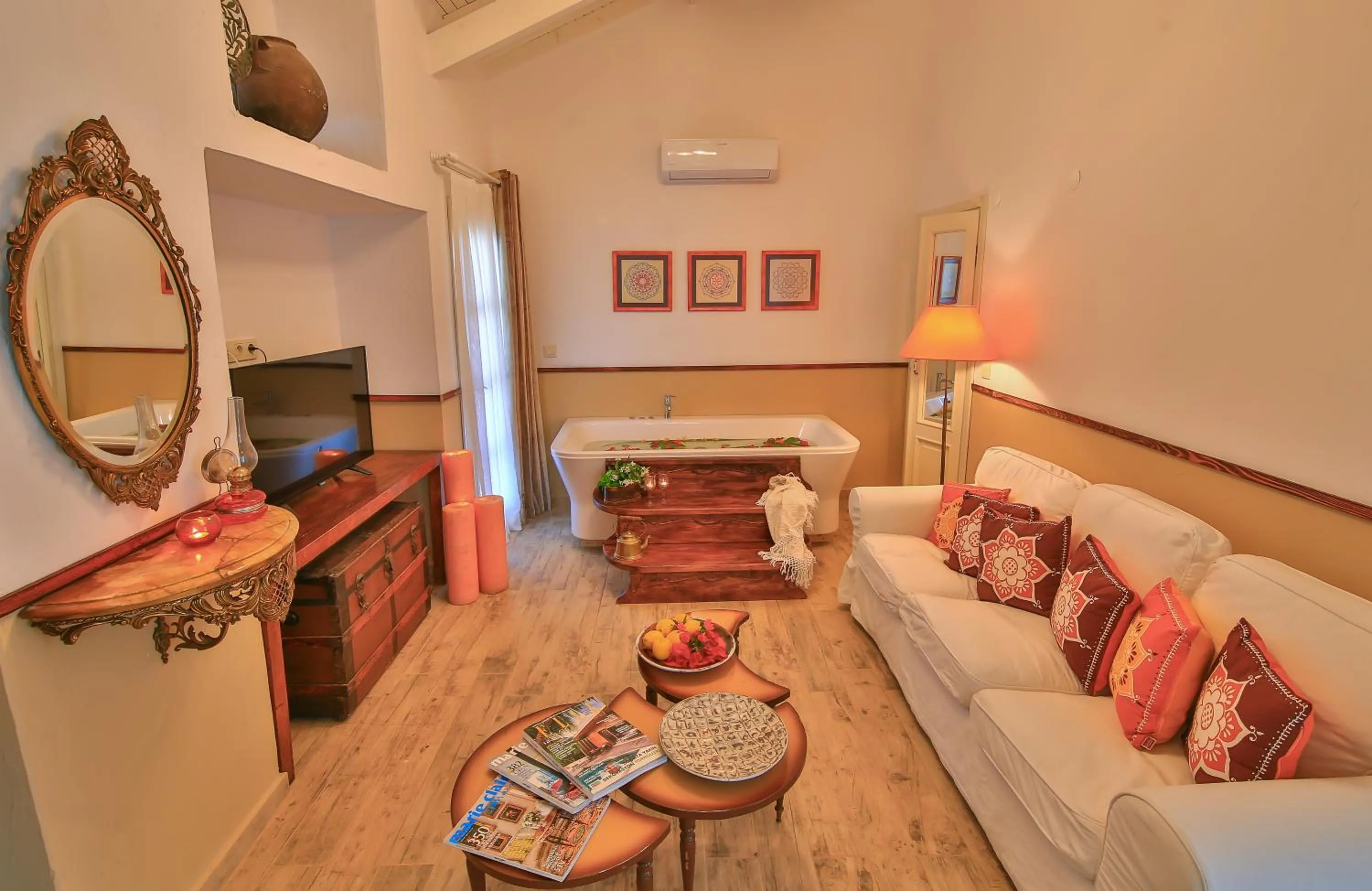 Communal lounge/ TV room in Palas Ilıca