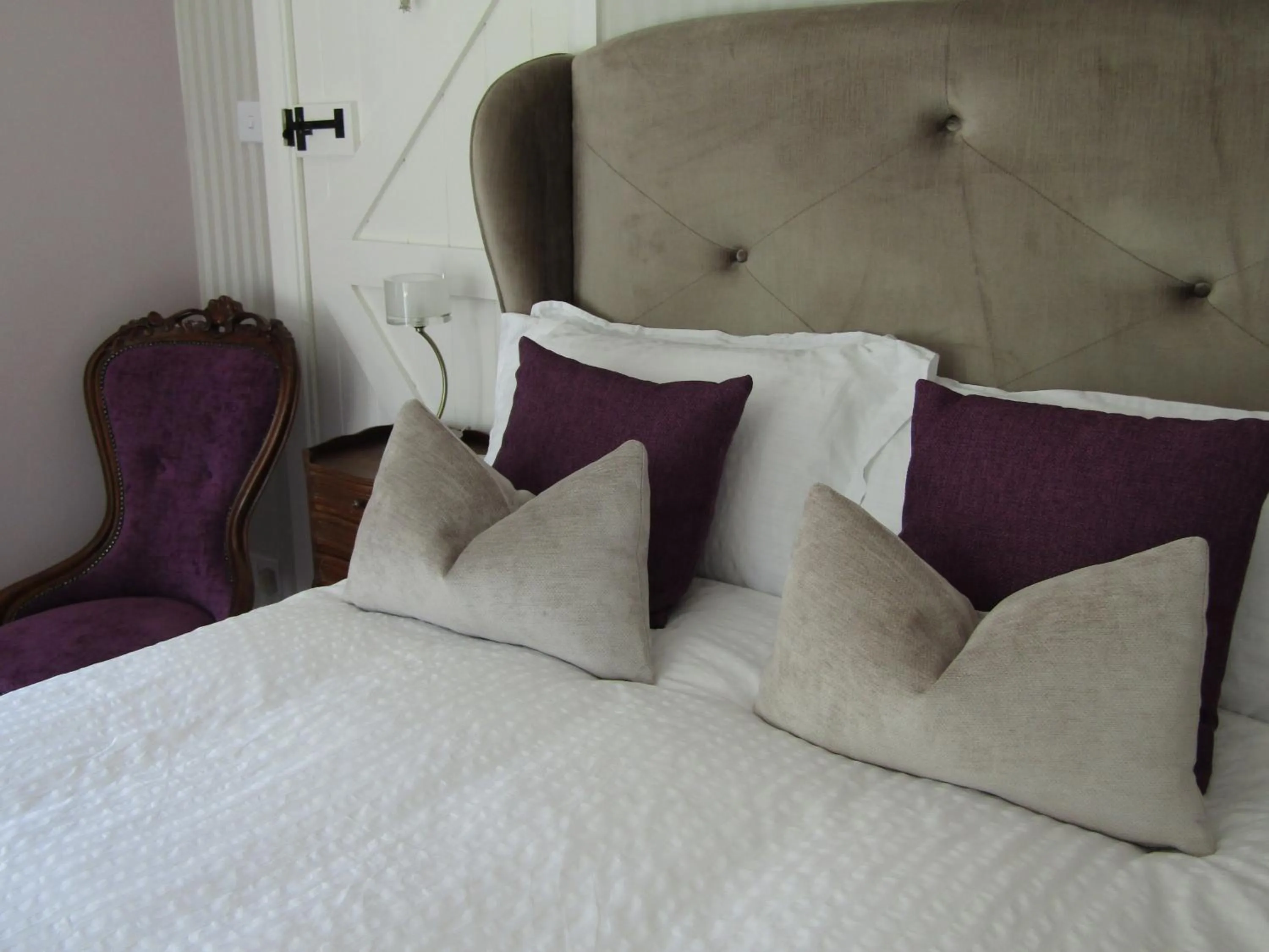 Bed in Frogs Hall B&B