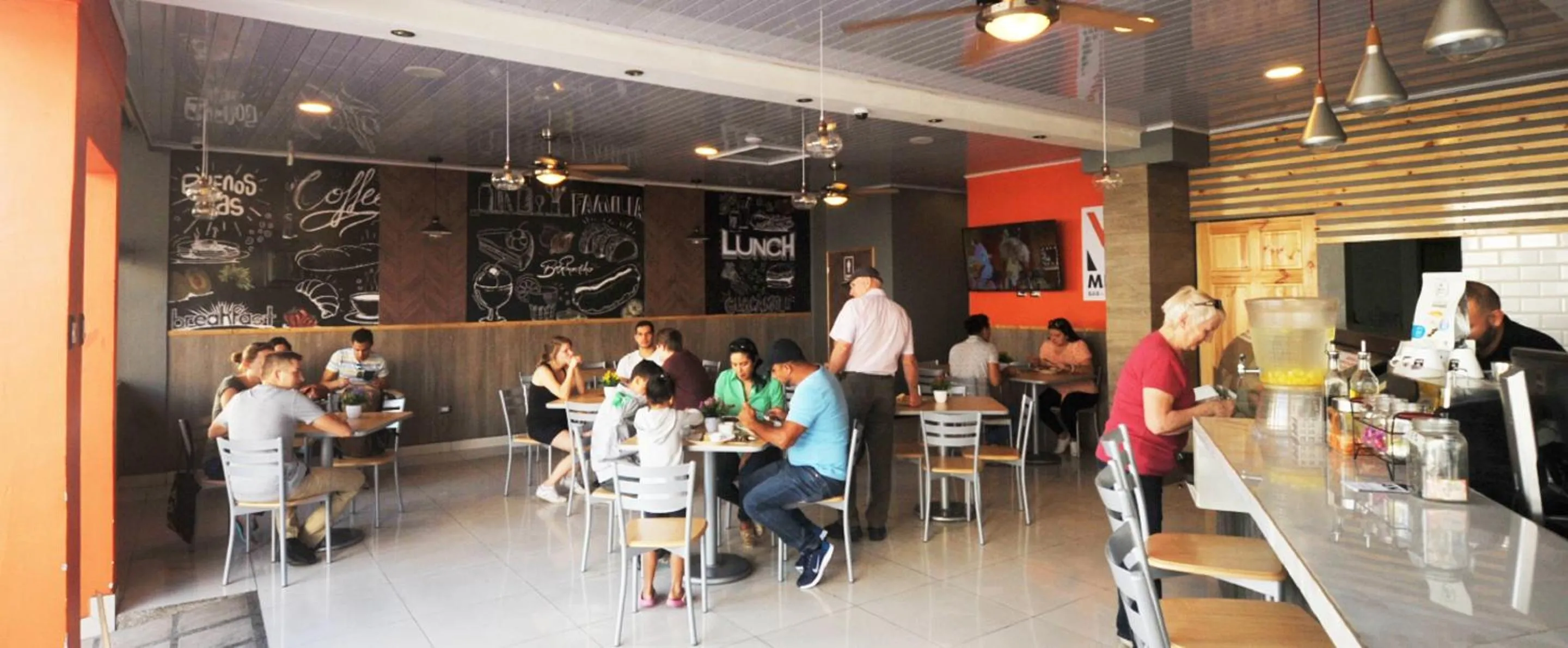 Restaurant/places to eat in Hotel Milan Costa Rica