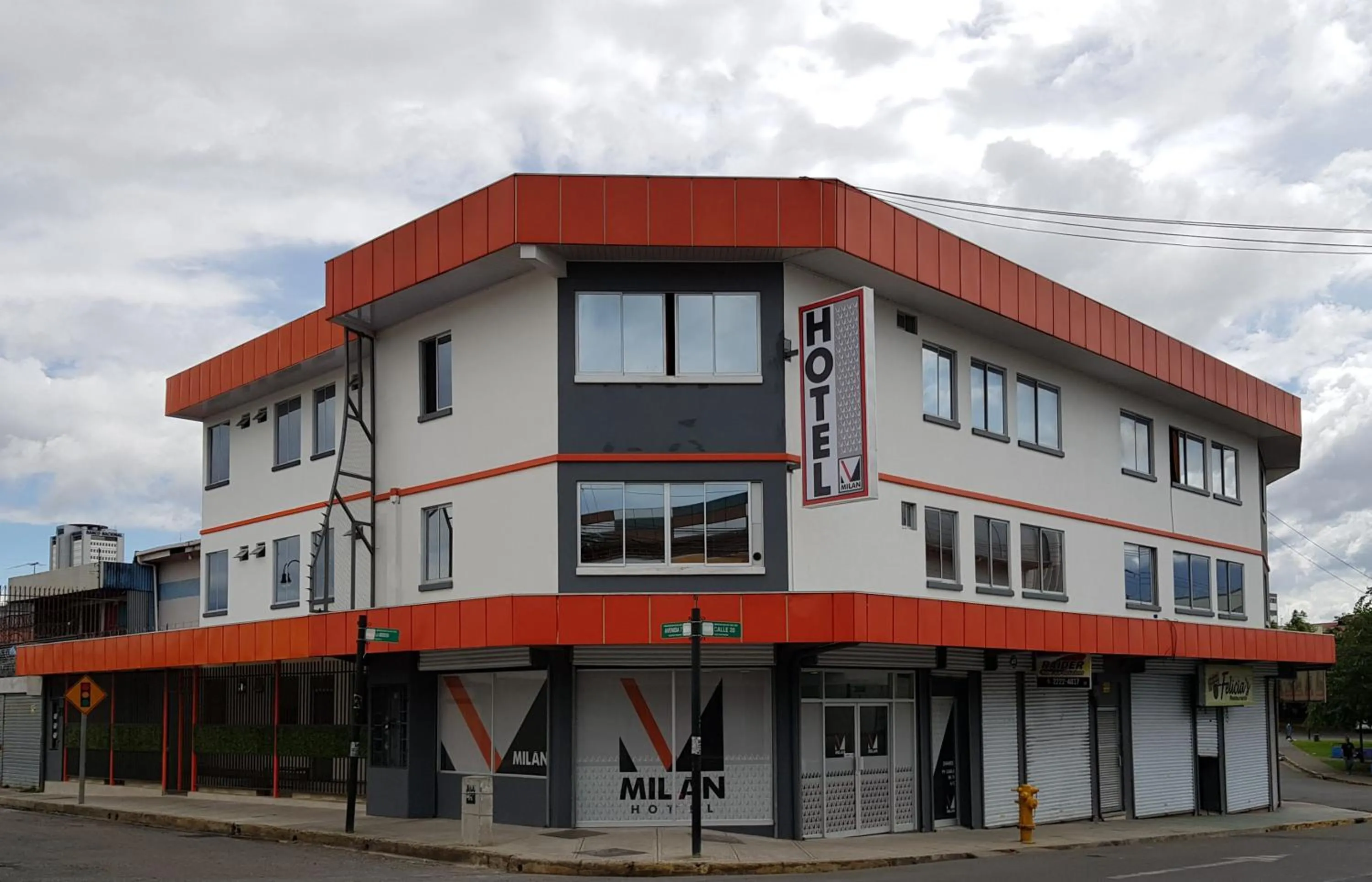 Property building in Hotel Milan Costa Rica
