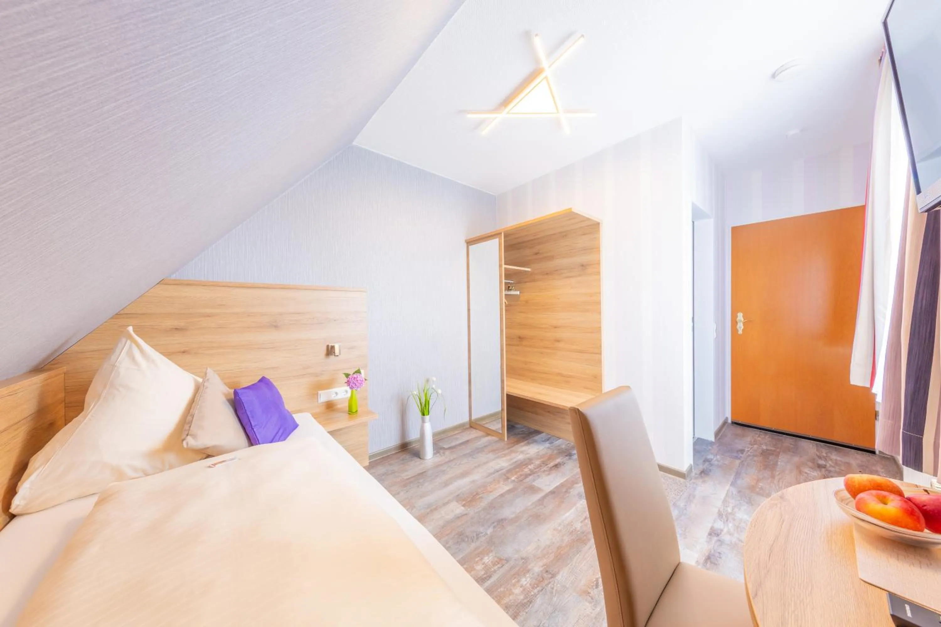 Photo of the whole room, Bed in Hotel Reinhardtshof Garni