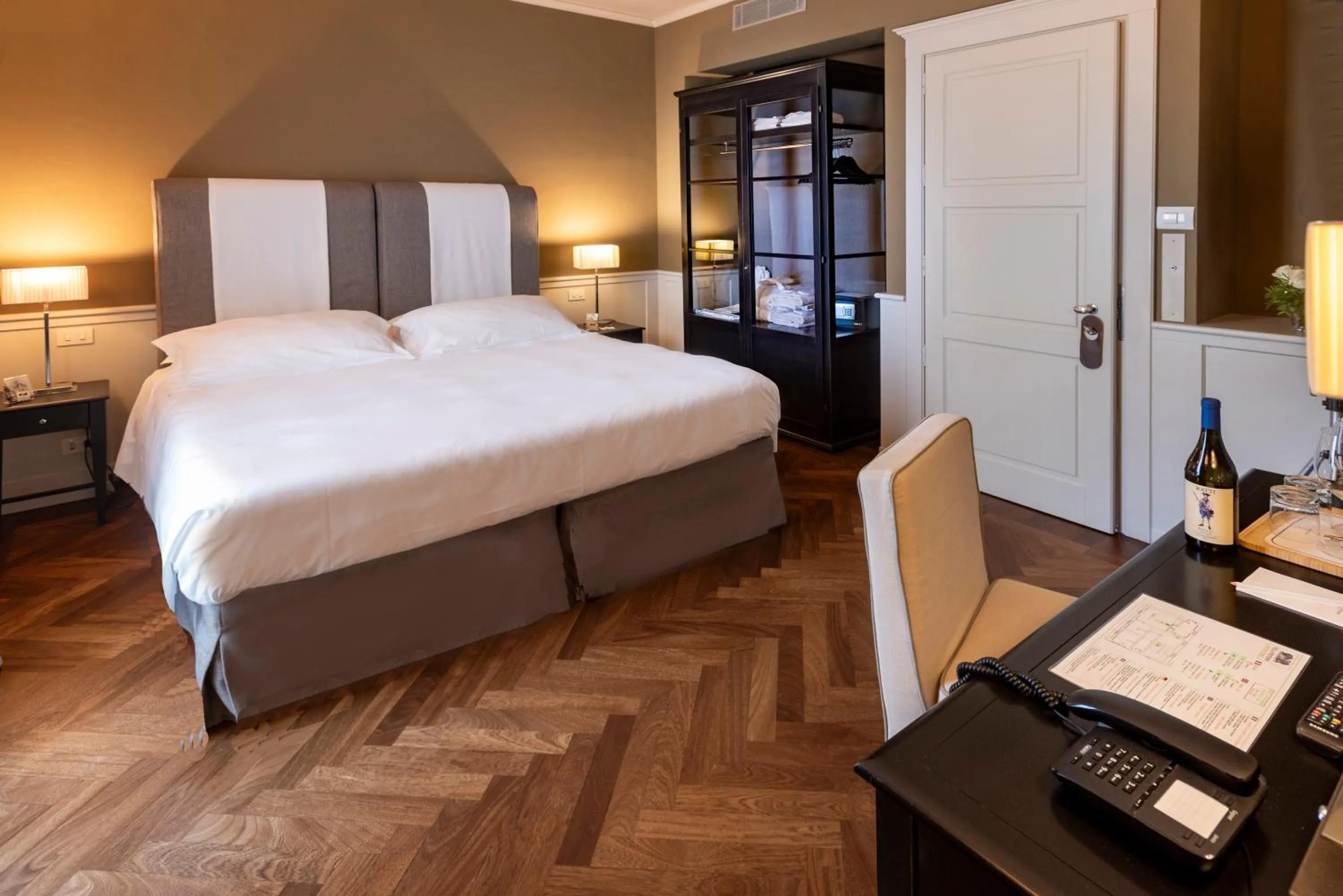 Photo of the whole room, Bed in Villa Pattono Relais