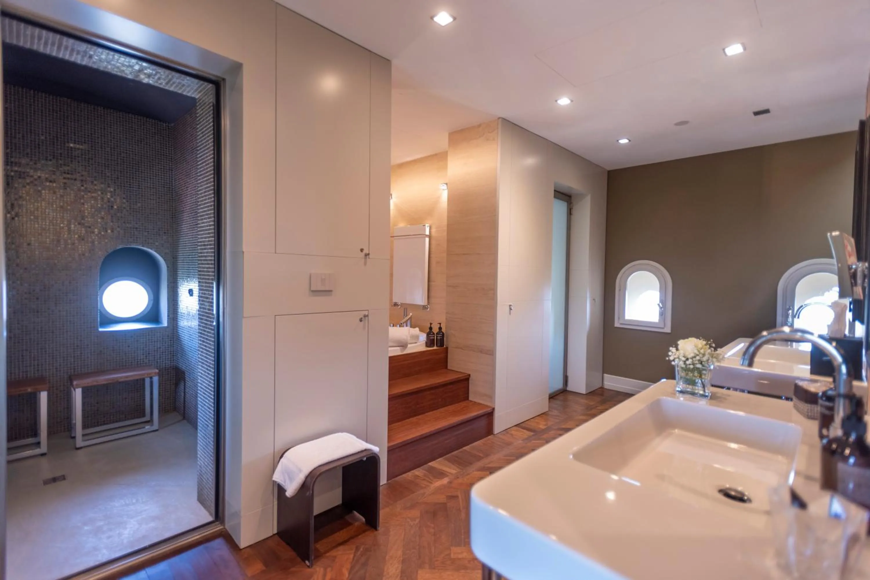 Bathroom, Bed in Villa Pattono Relais