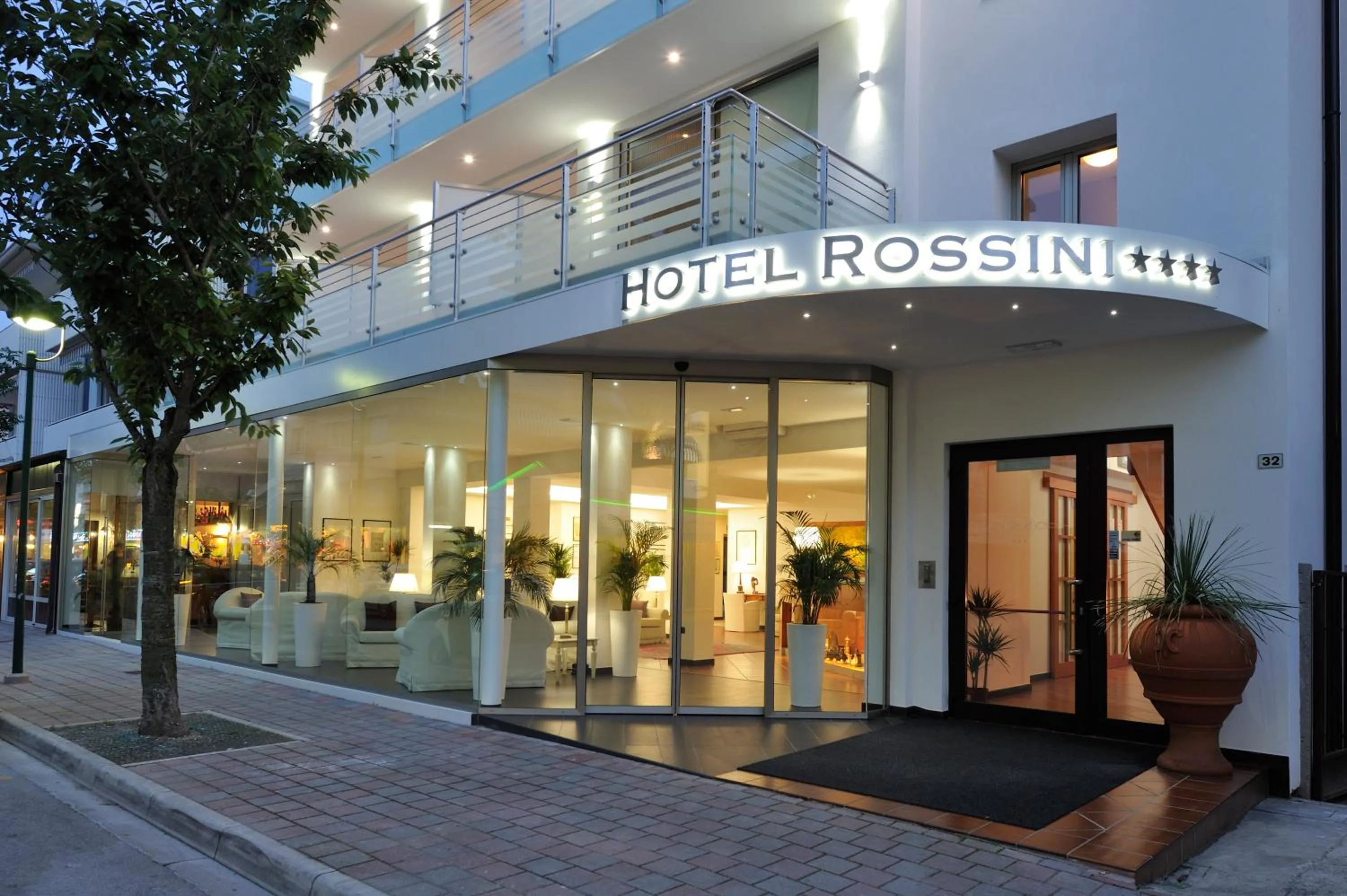 Facade/entrance in Hotel Rossini 4S