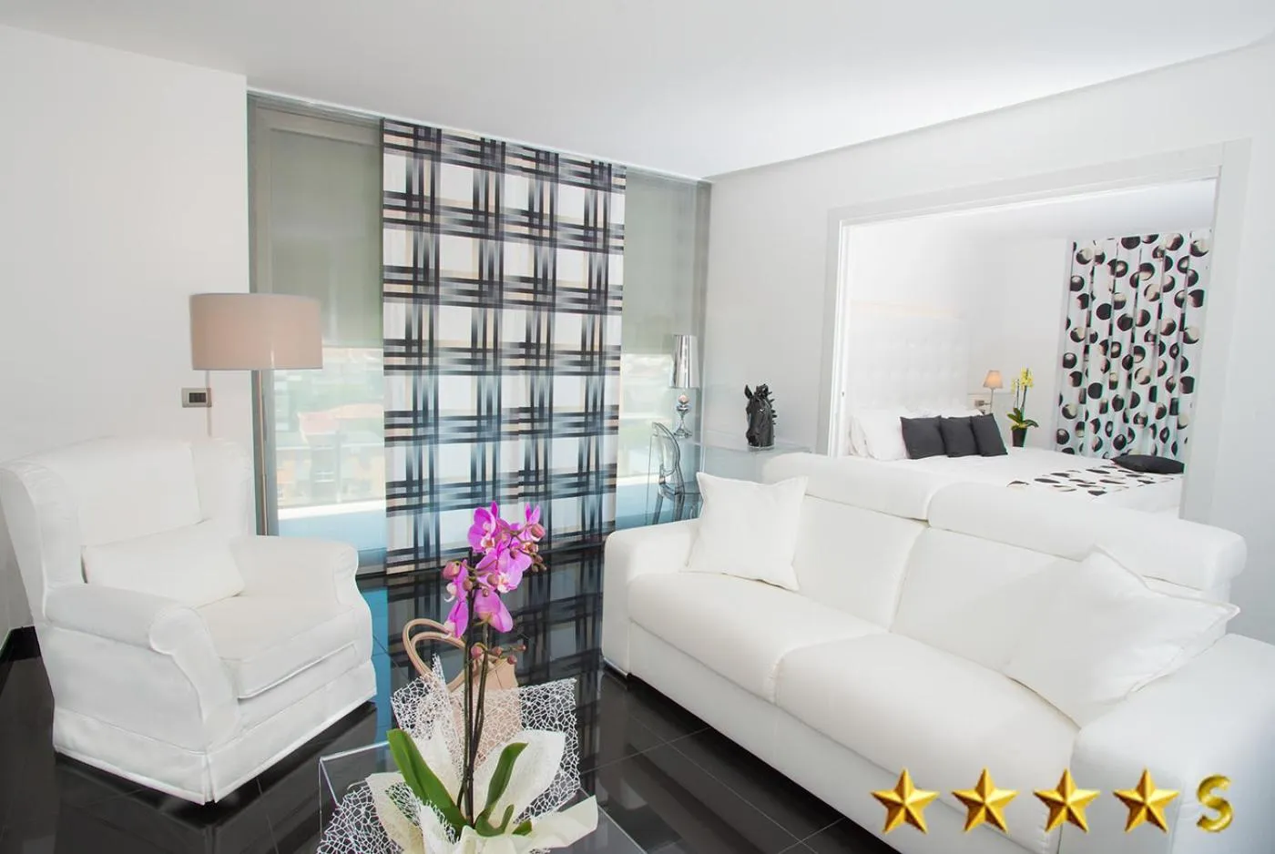 Living room, Bed in Hotel Rossini 4S