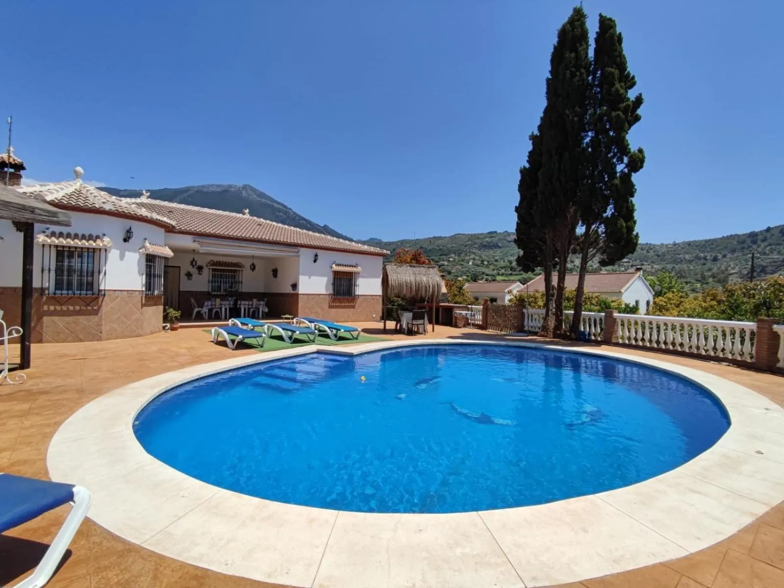 Swimming pool in Los Naranjos