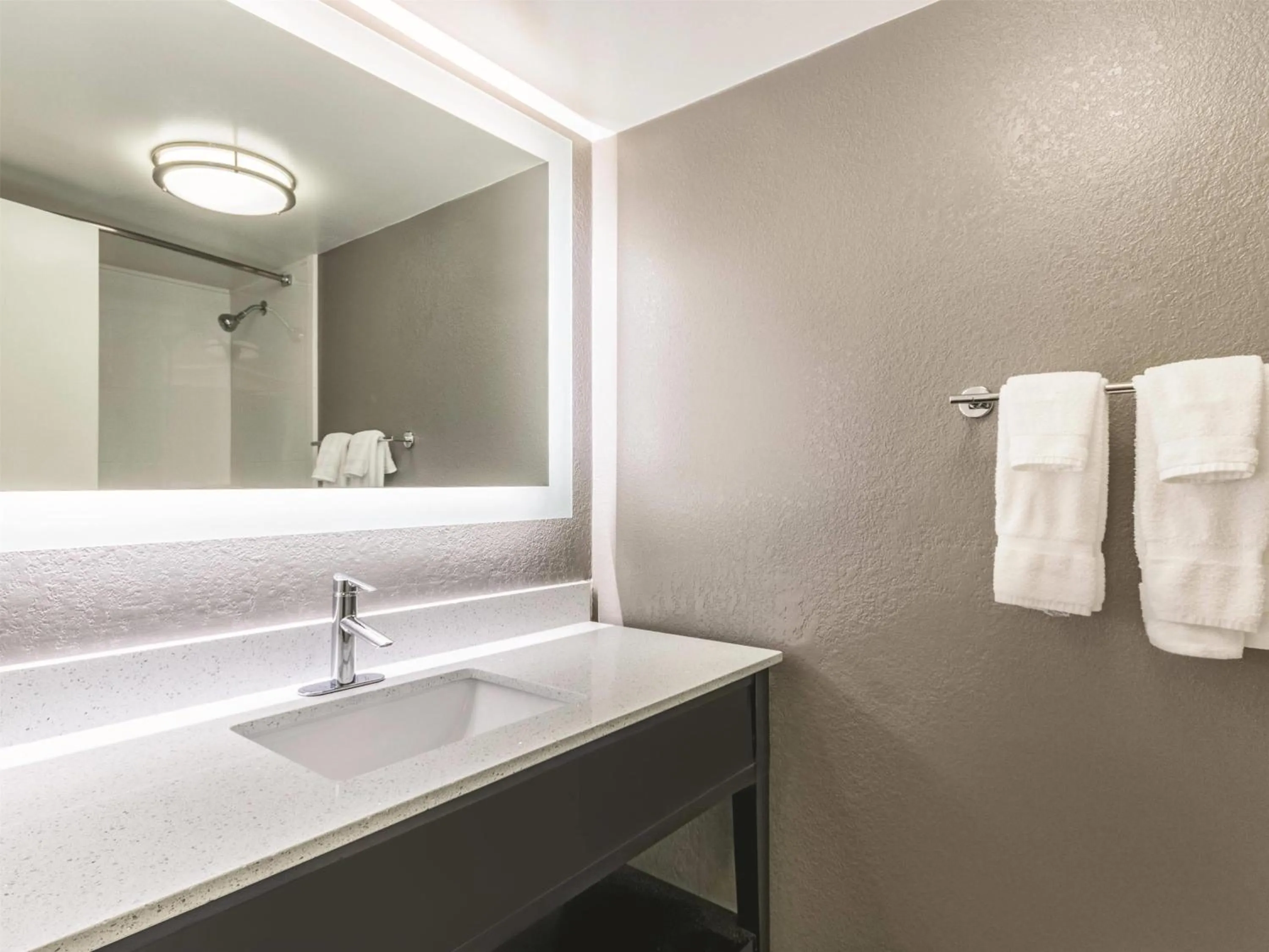 Bathroom in La Quinta by Wyndham Virginia Beach