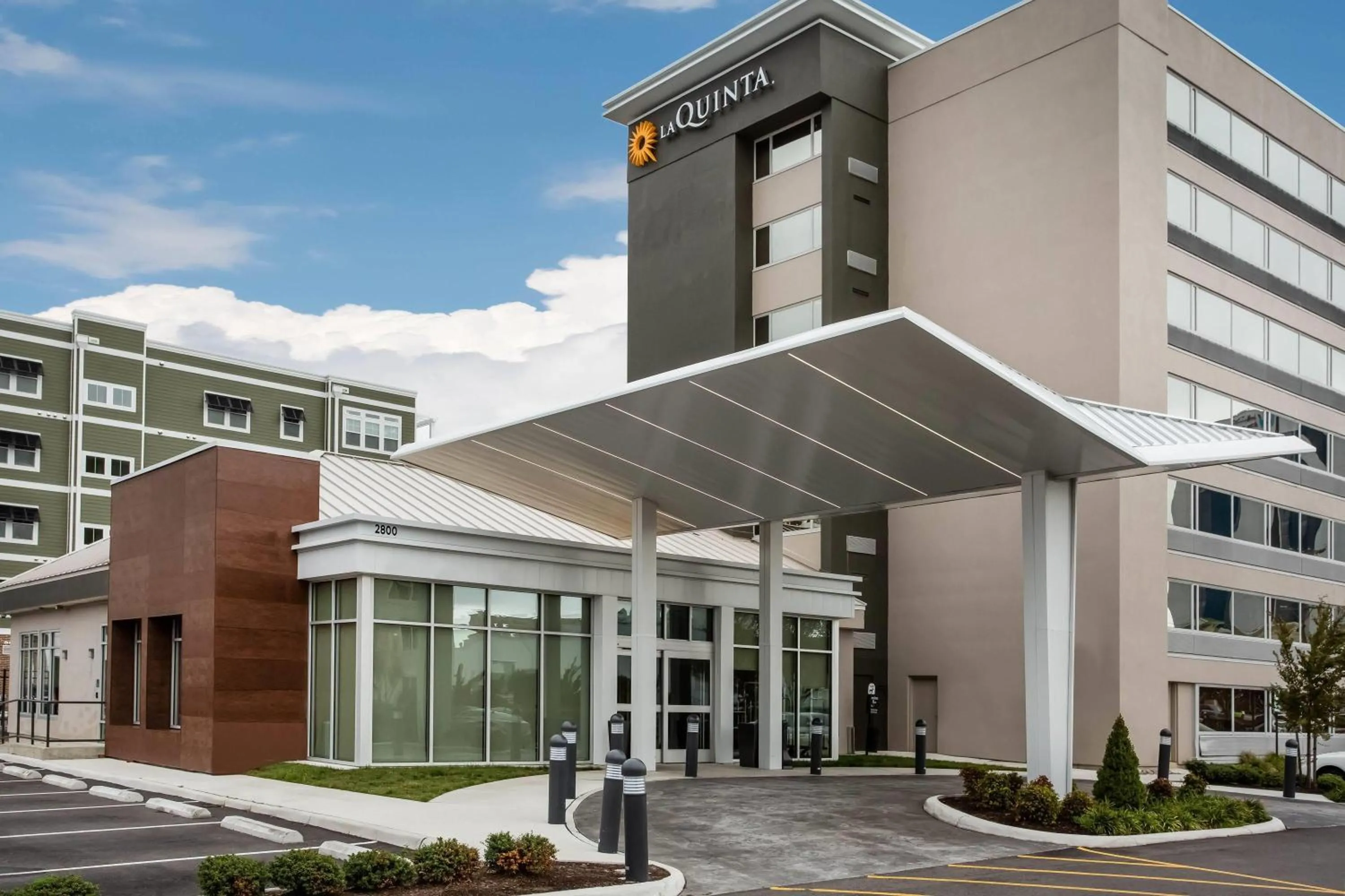 Property building in La Quinta by Wyndham Virginia Beach