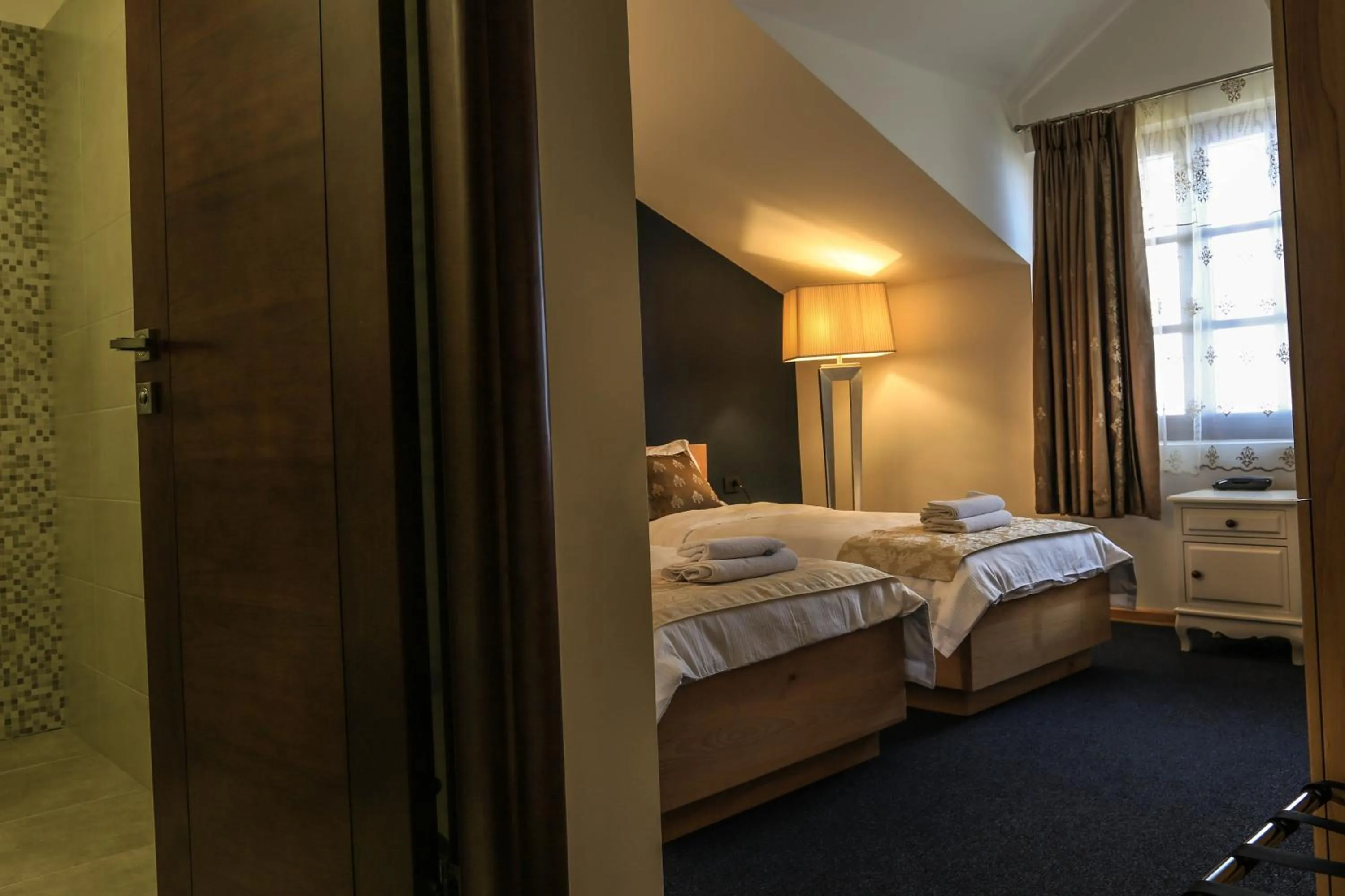 Bathroom, Bed in GARNI HOTEL ATRIUM