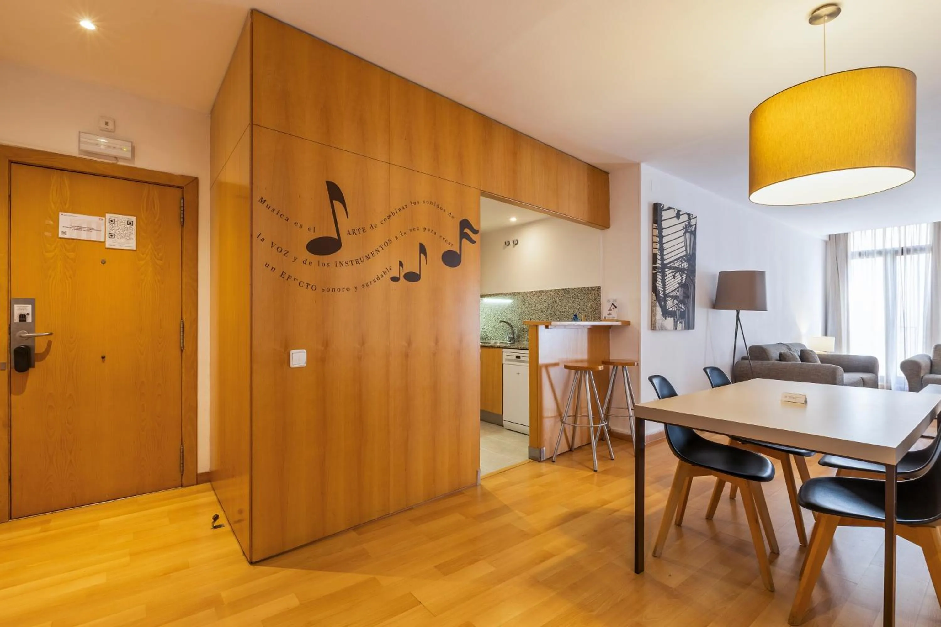 Dining area in Aspasios Plaza Real Apartments
