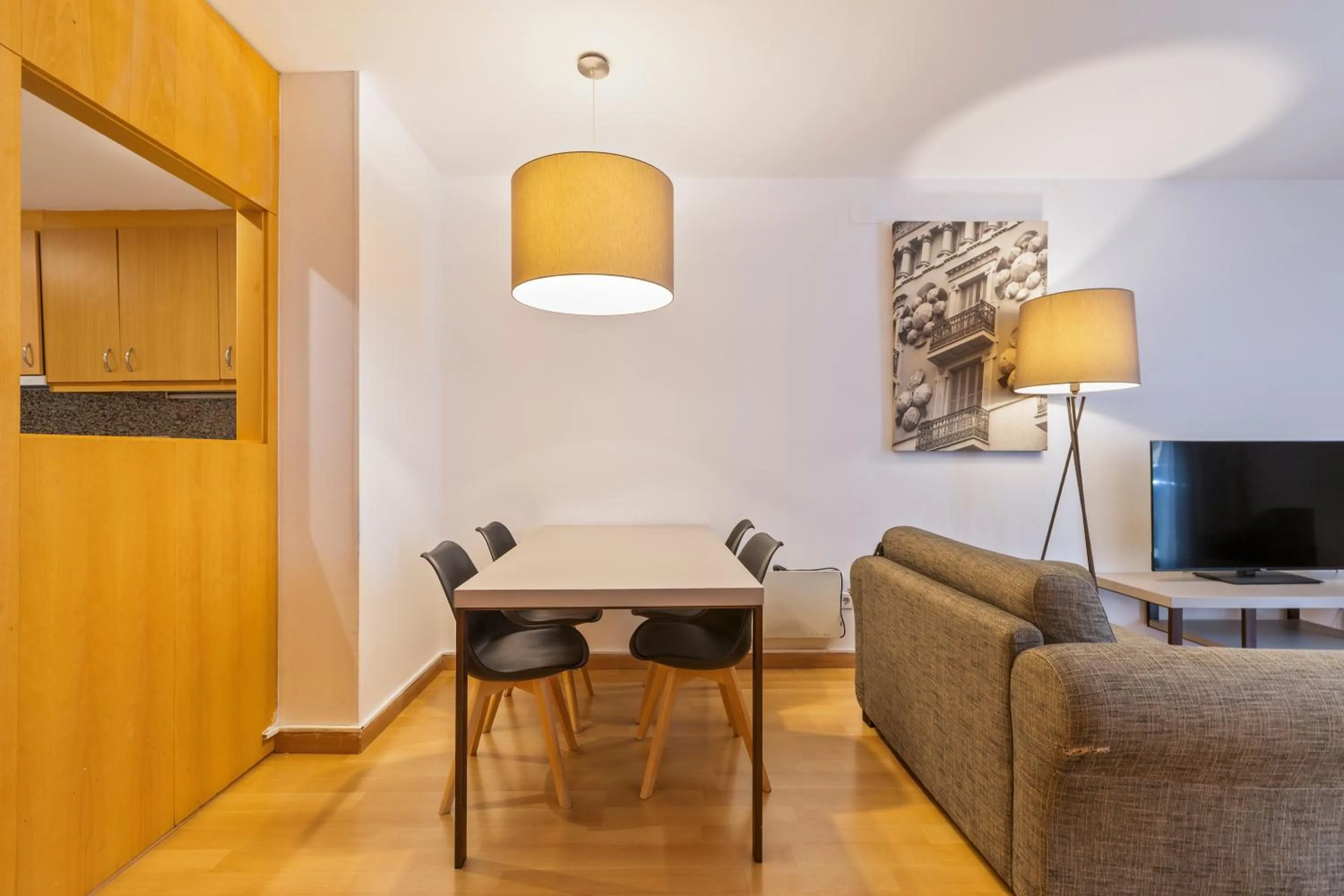 Living room in Aspasios Plaza Real Apartments