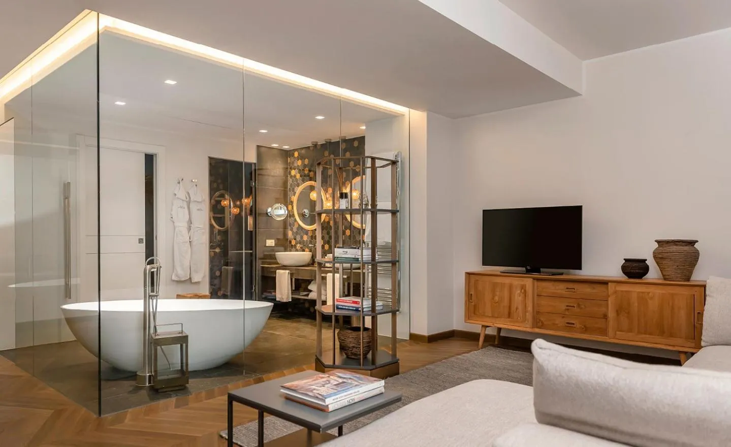 Bath in Esplanade Tergesteo - Luxury Retreat