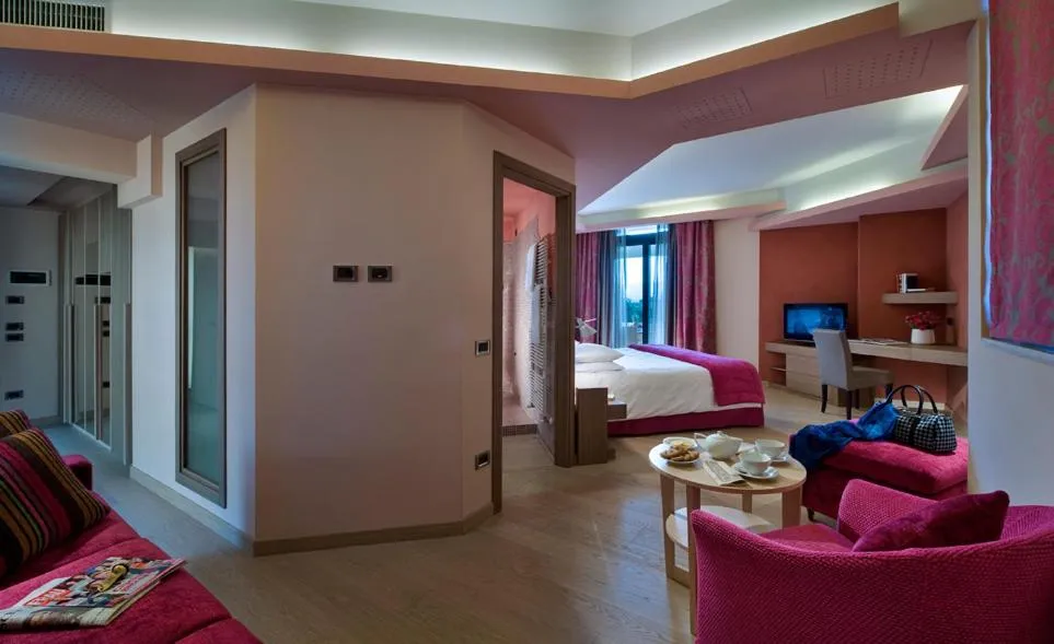 TV and multimedia, Bed in Esplanade Tergesteo - Luxury Retreat