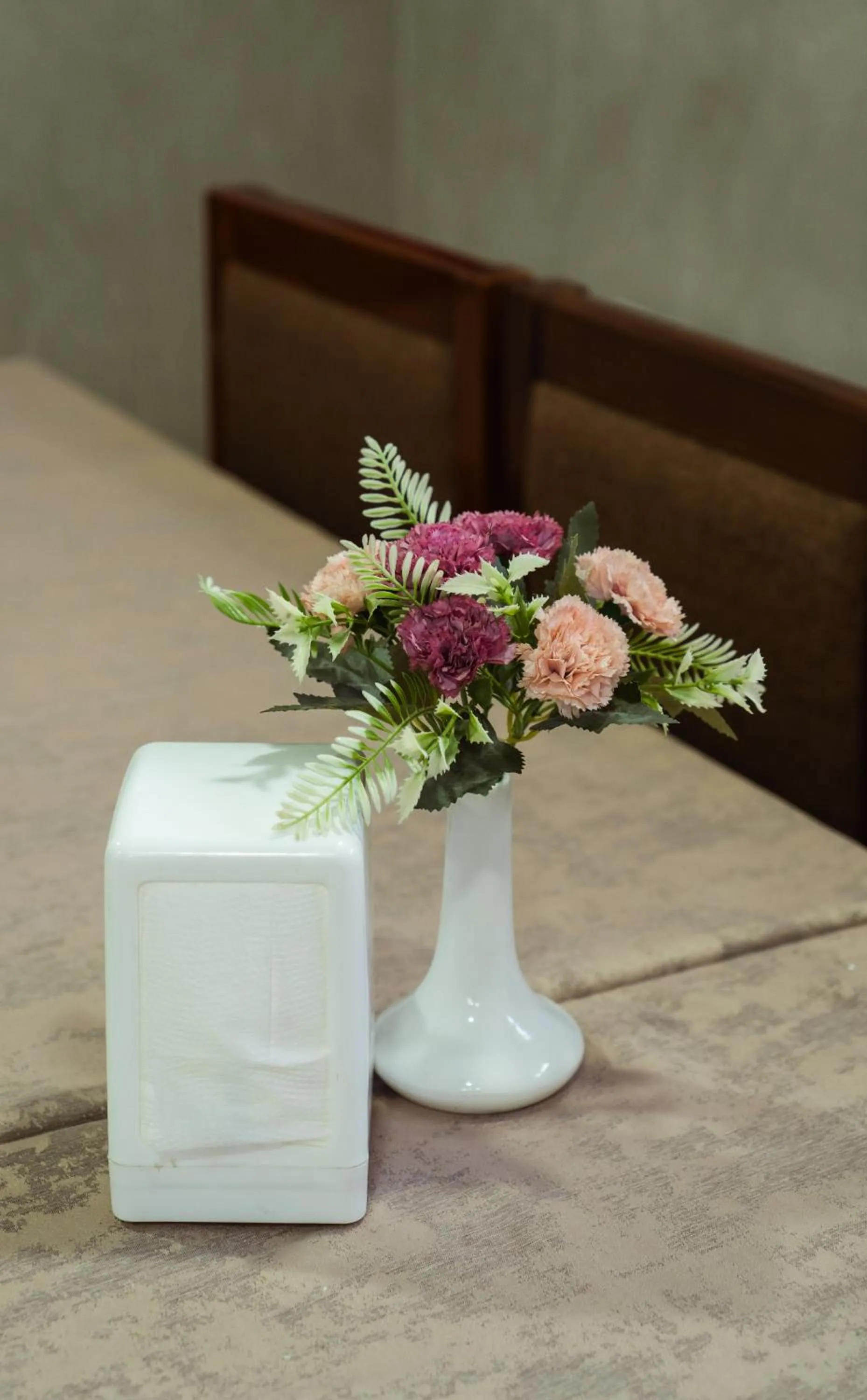 Restaurant/places to eat in TOURIST INN hotel