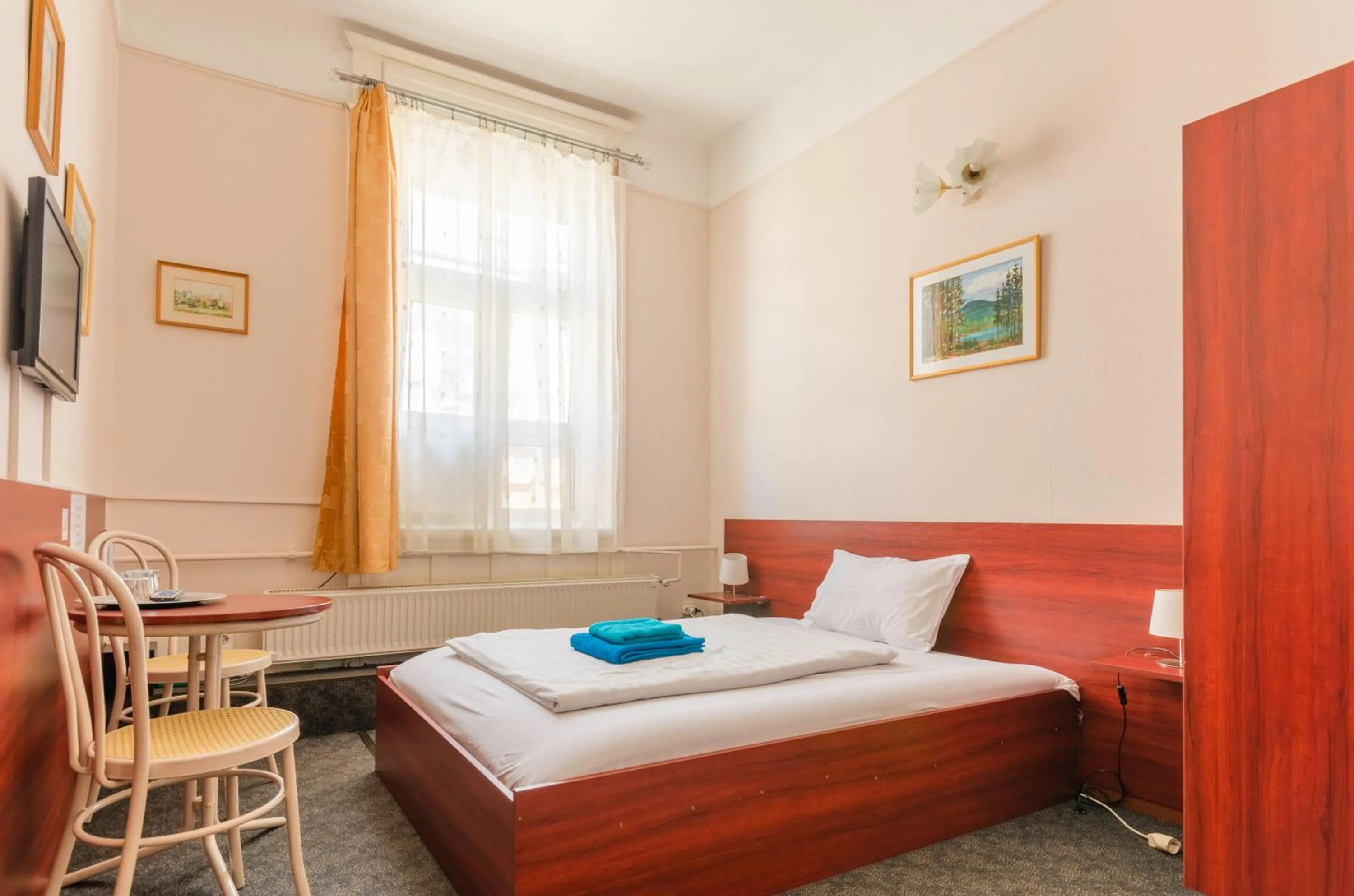 View (from property/room), Bed in Eitans Guesthouse