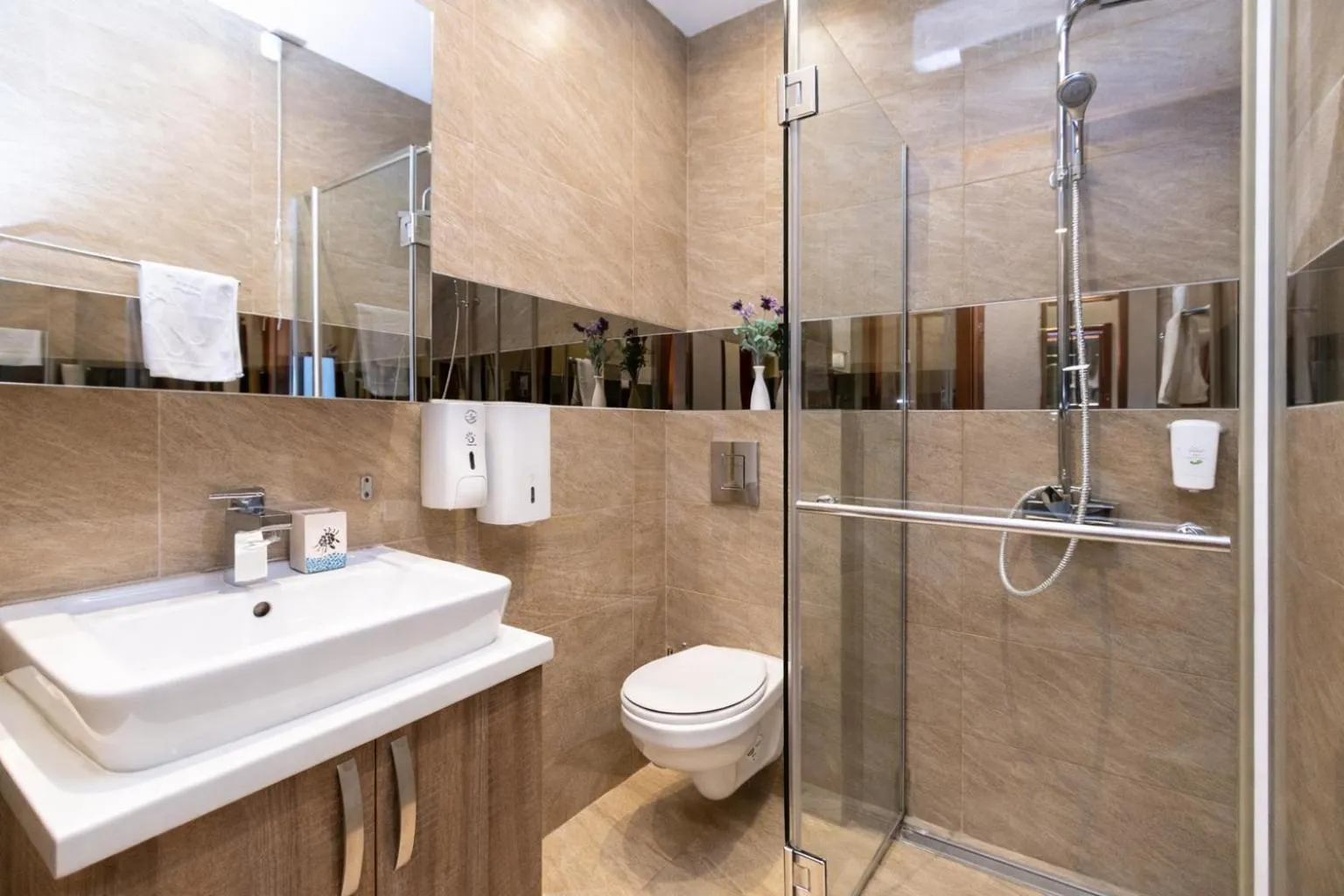 Shower in Hotel Butua Residence