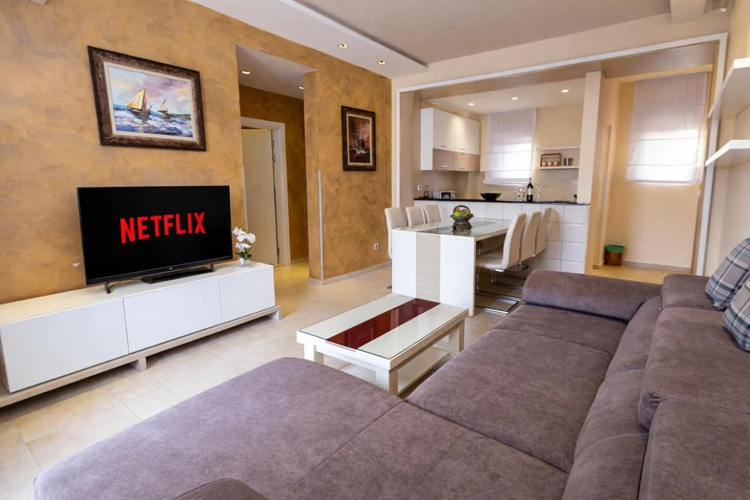 TV and multimedia in Hotel Butua Residence