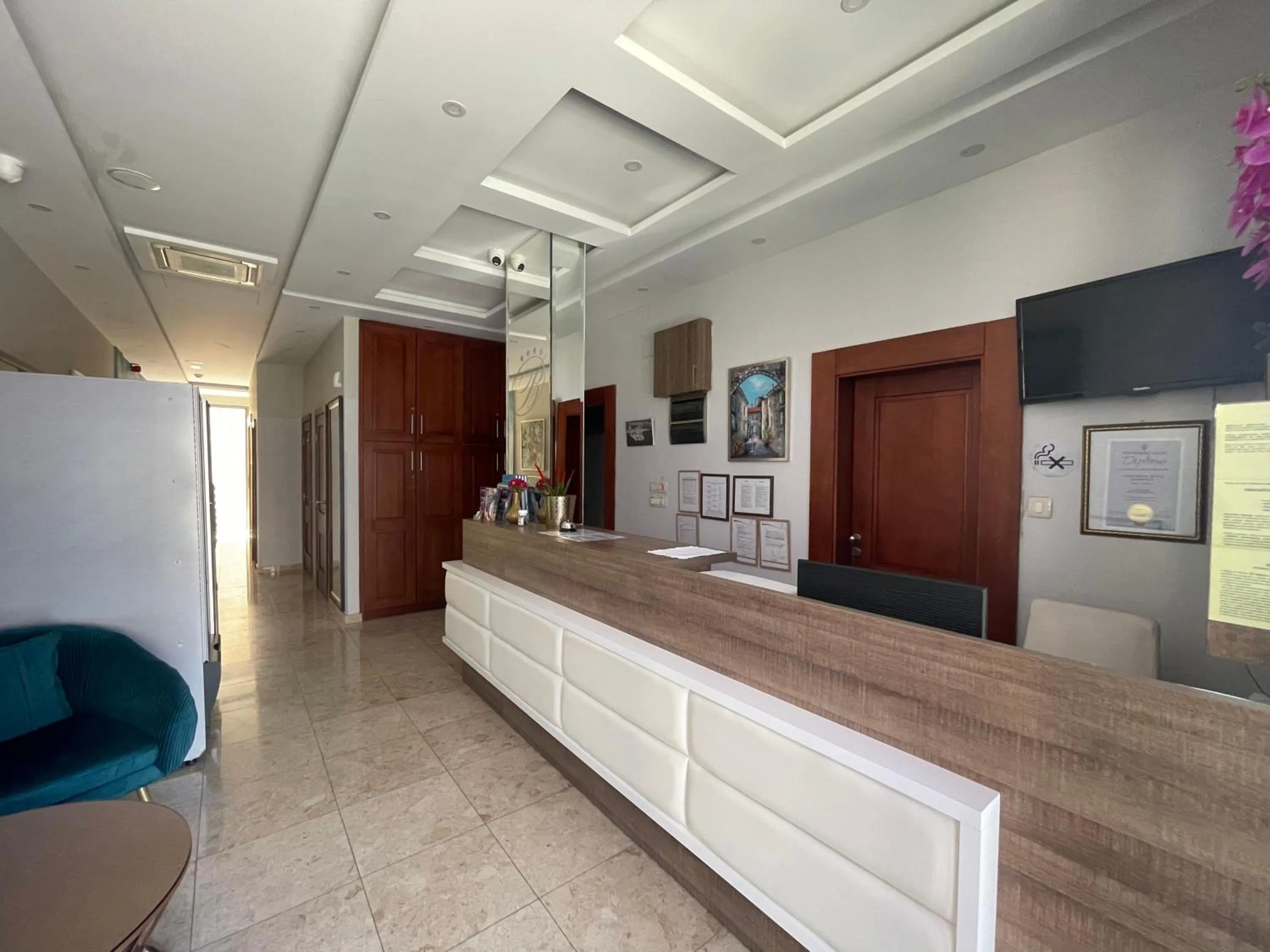 Lobby or reception in Hotel Butua Residence