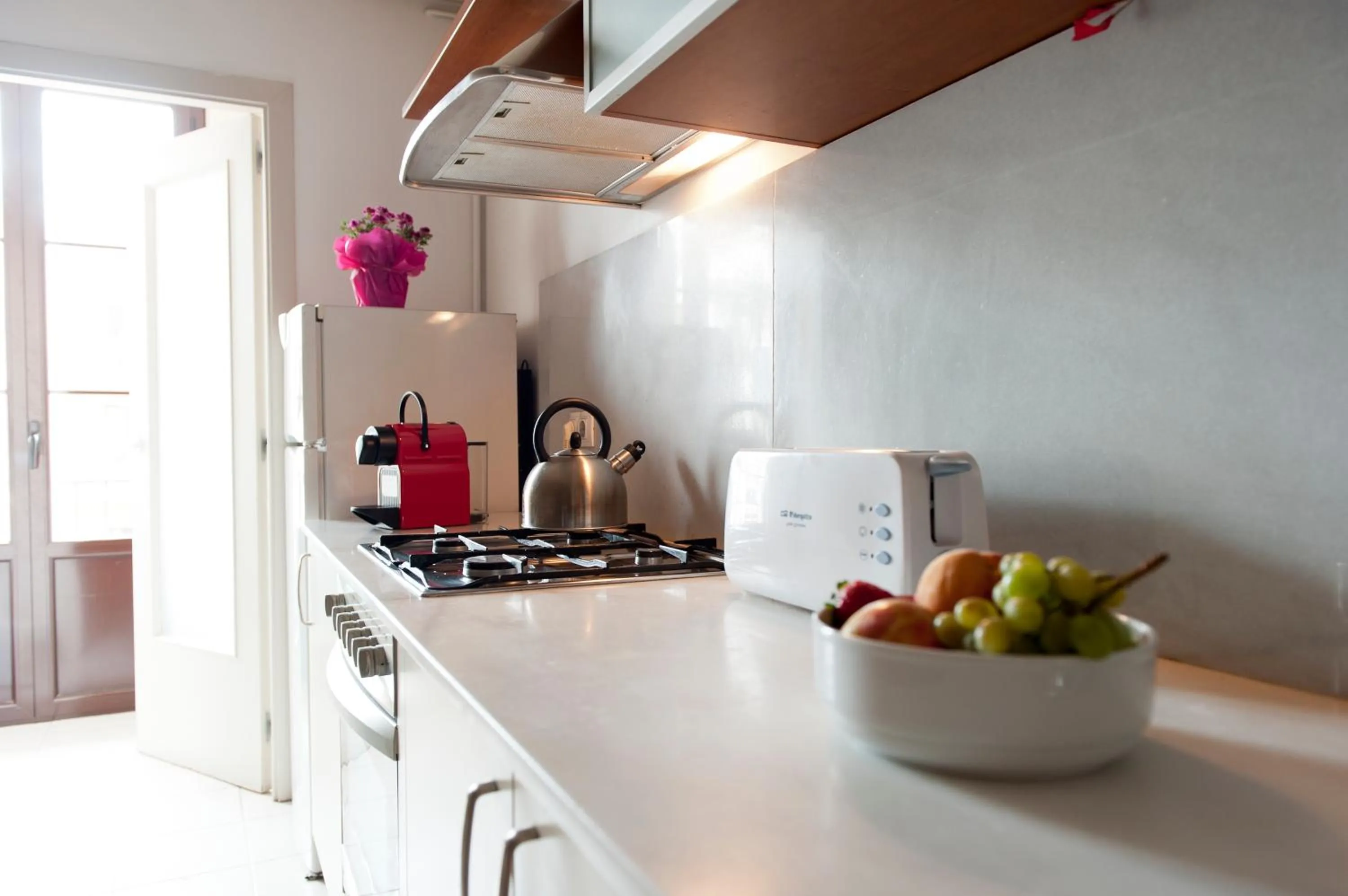 Kitchen or kitchenette in MH Apartments Ramblas