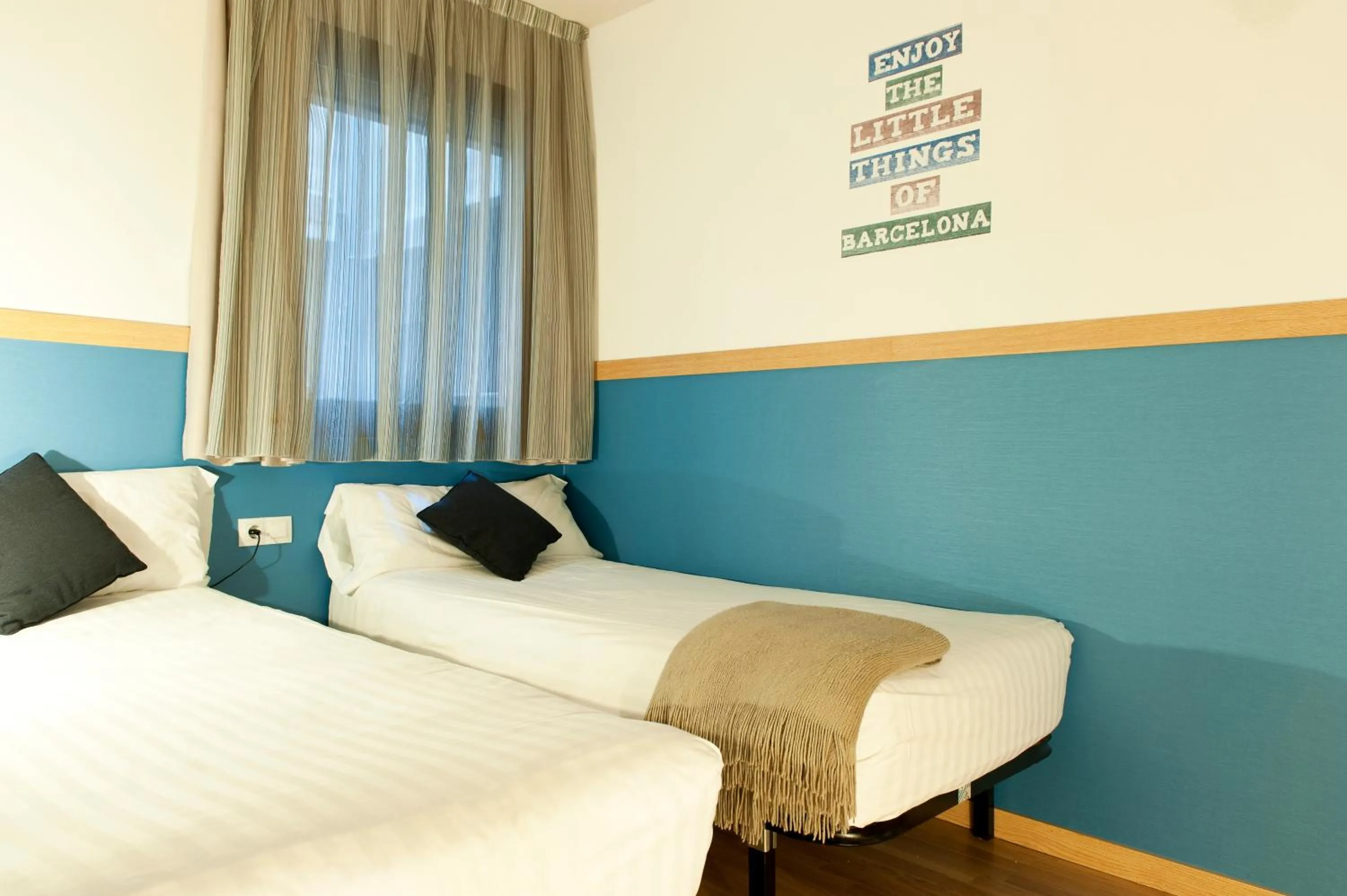 Bedroom, Bed in MH Apartments Ramblas