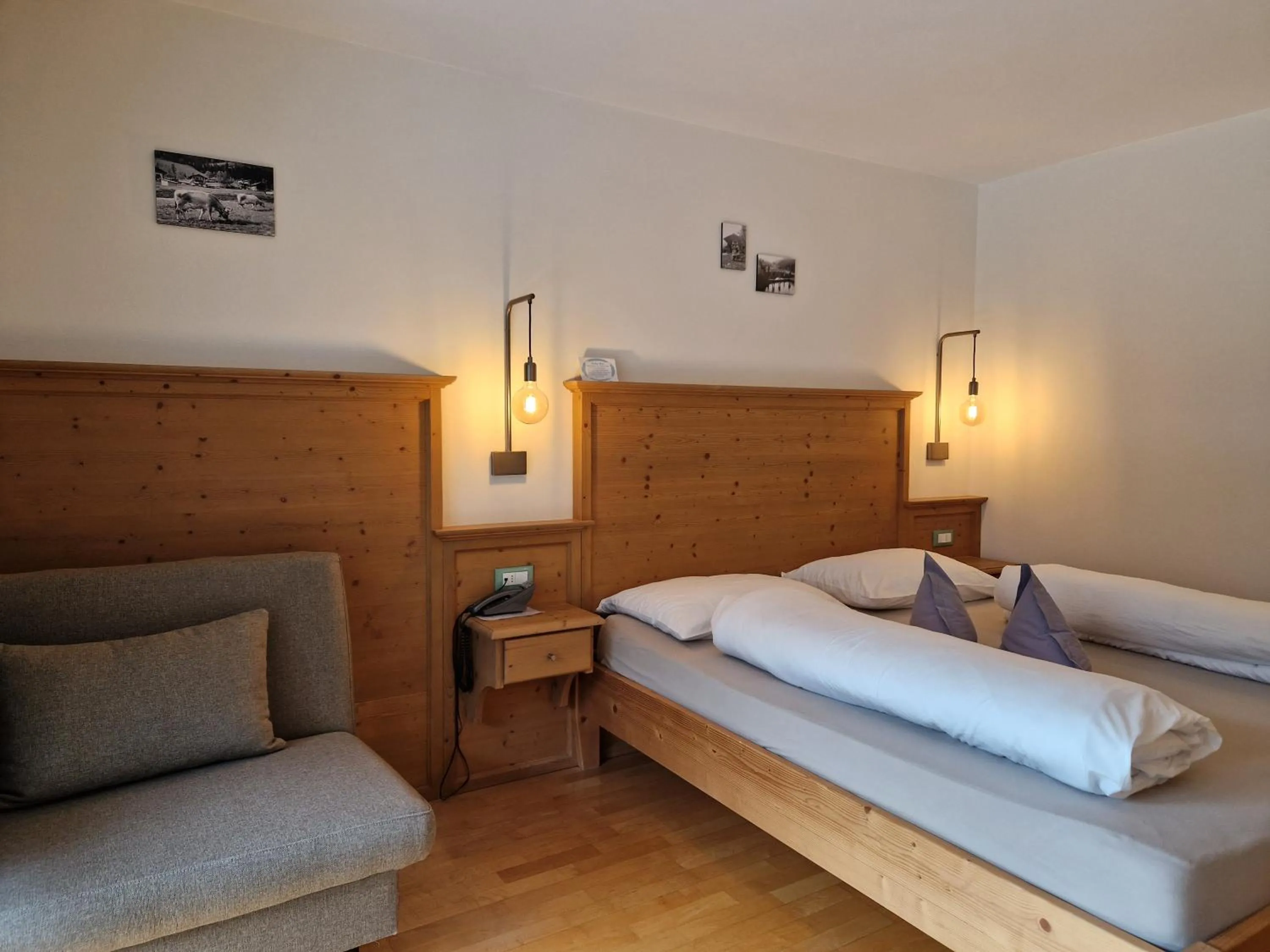 Seating area, Bed in Natur Pur Hotel Unterpichl