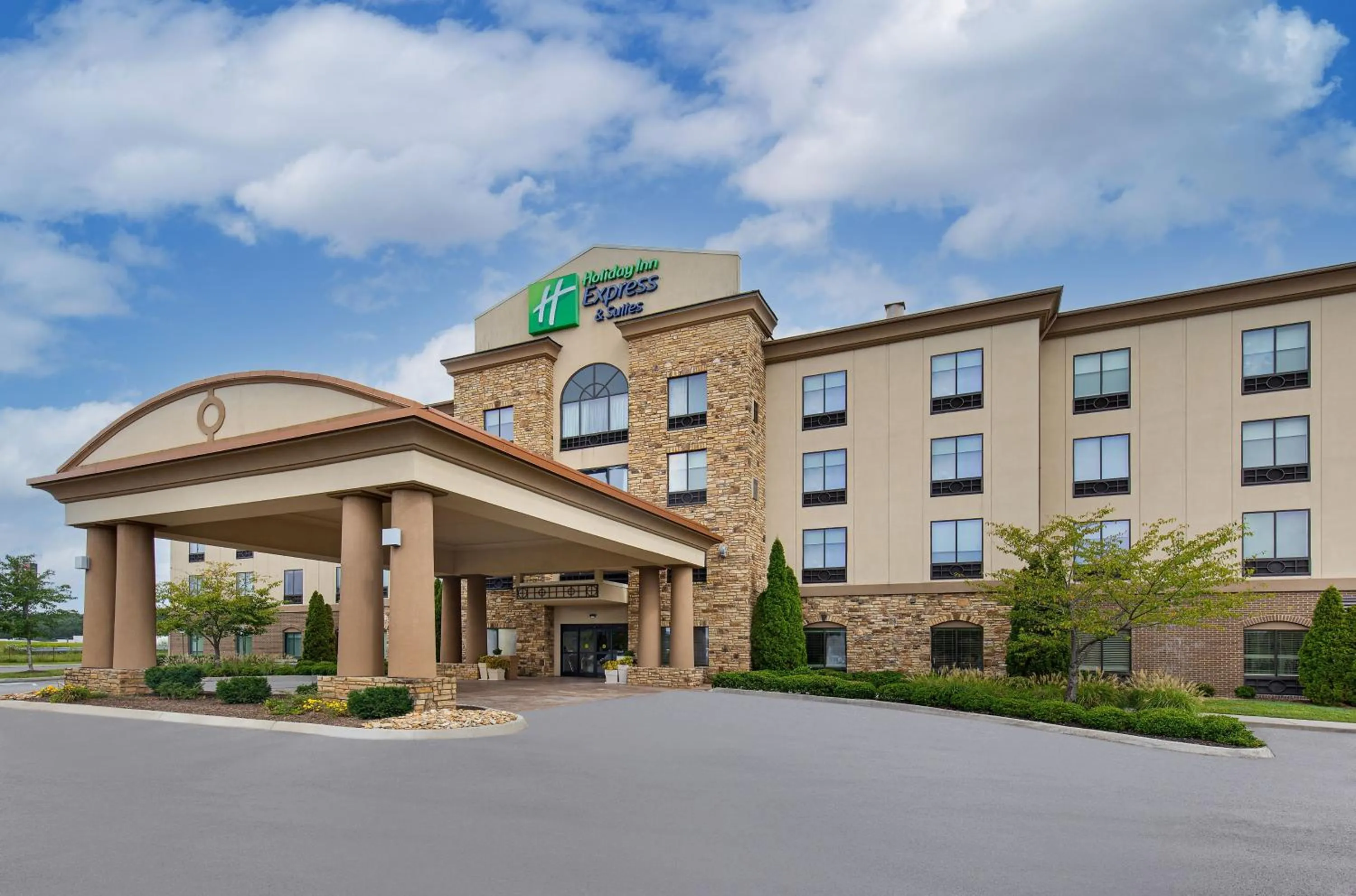 Property building in Holiday Inn Express & Suites - Cleveland Northwest by IHG
