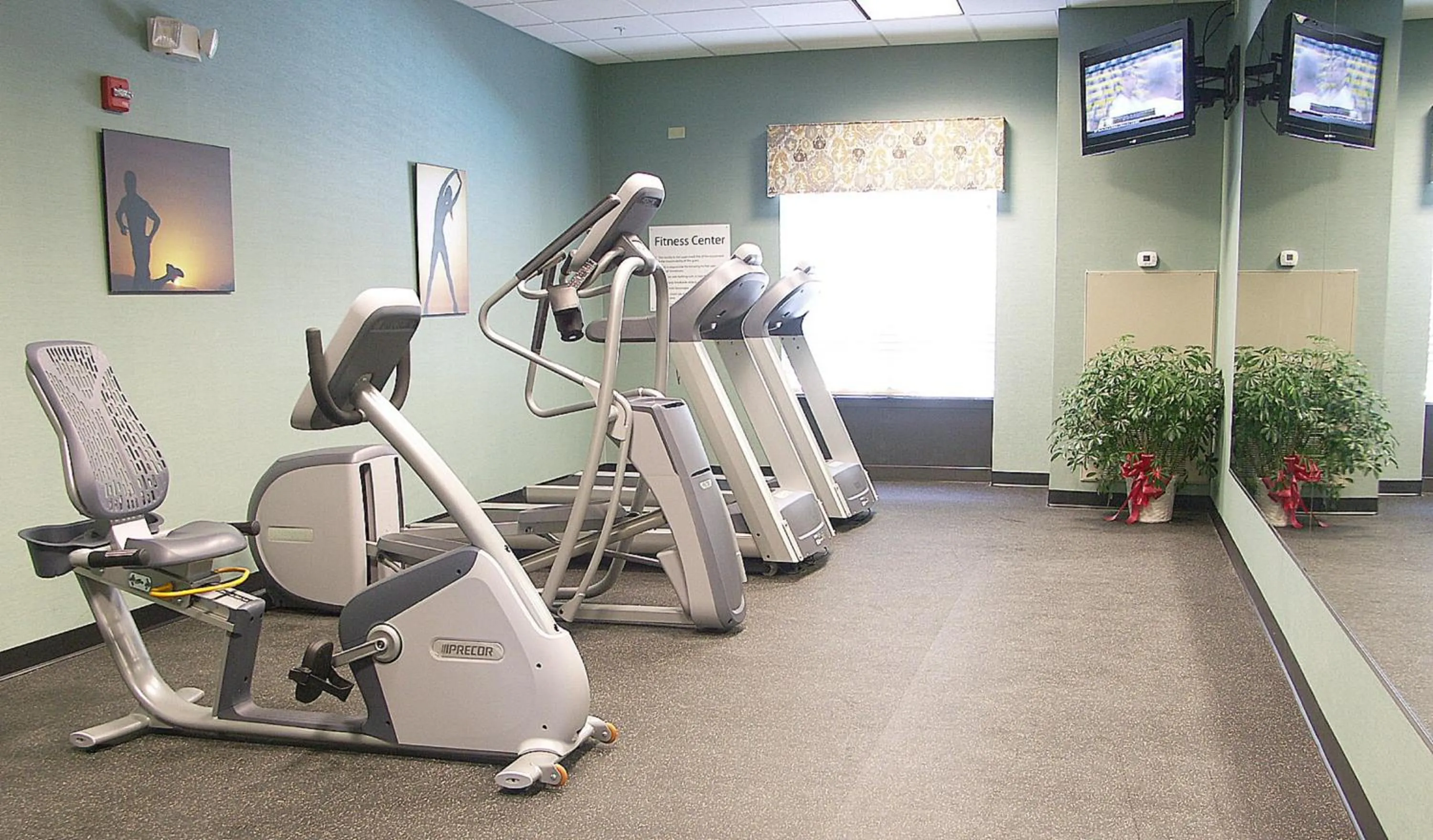 Fitness centre/facilities in Holiday Inn Express & Suites - Cleveland Northwest by IHG