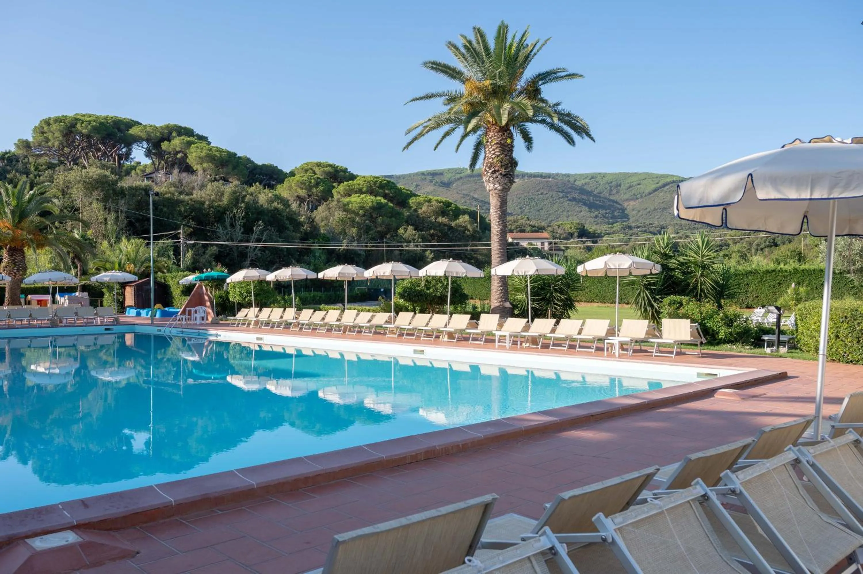 Swimming pool in Residence Le Acacie