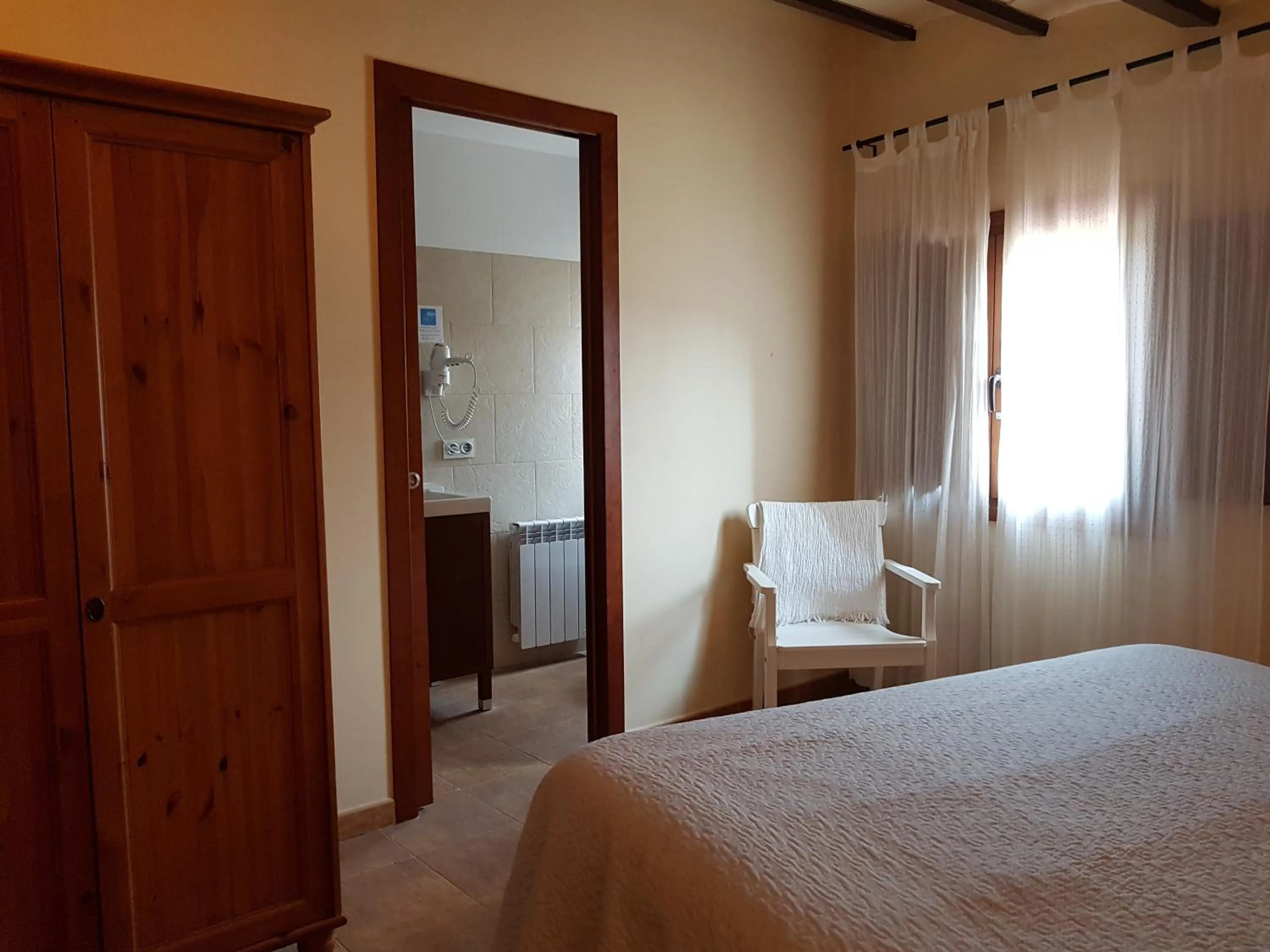 Bathroom, Bed in Les Muntades