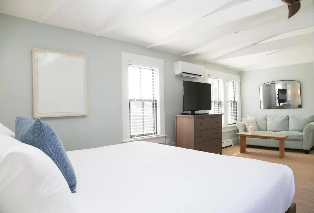 Bed in Waterford Inn Provincetown