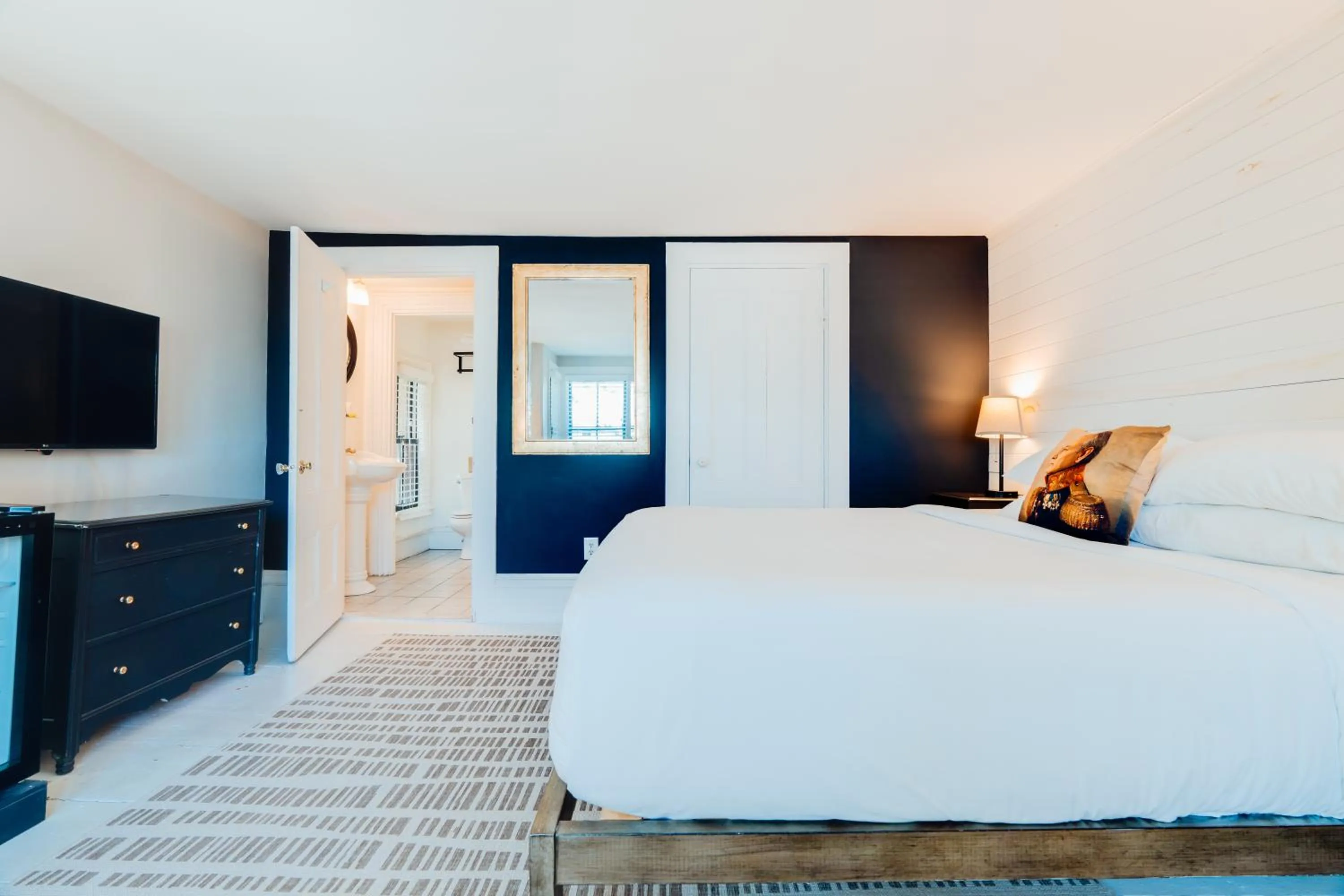 Bedroom, Bed in Waterford Inn Provincetown