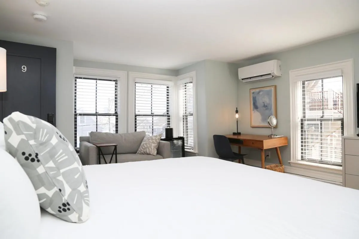 Bed in Waterford Inn Provincetown