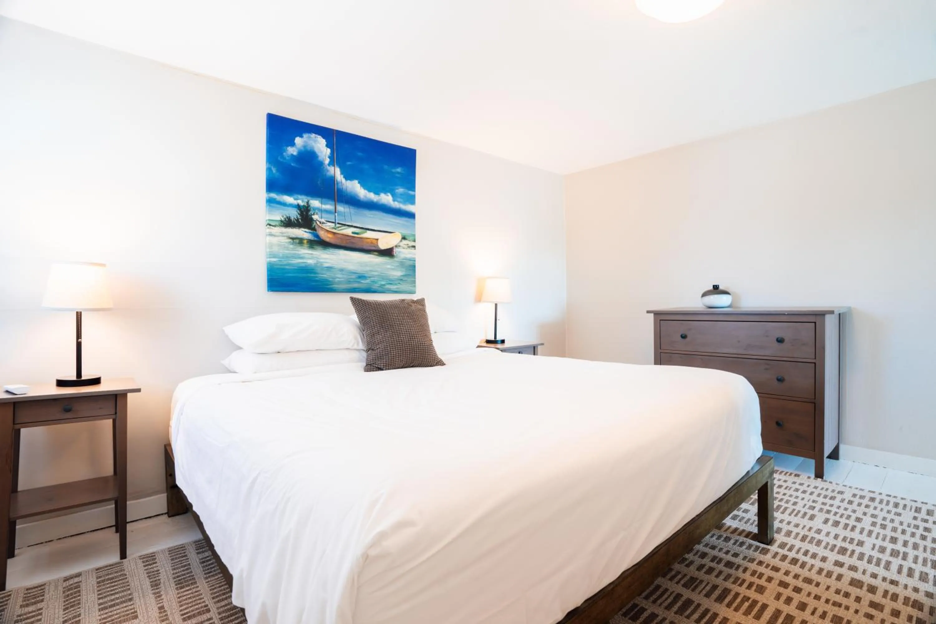 Bedroom, Bed in Waterford Inn Provincetown