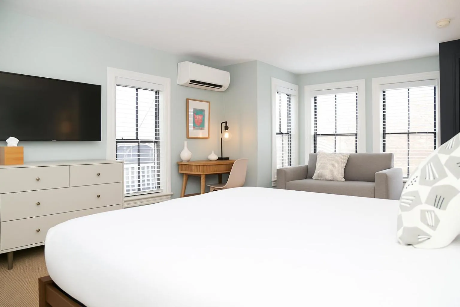 Bed in Waterford Inn Provincetown