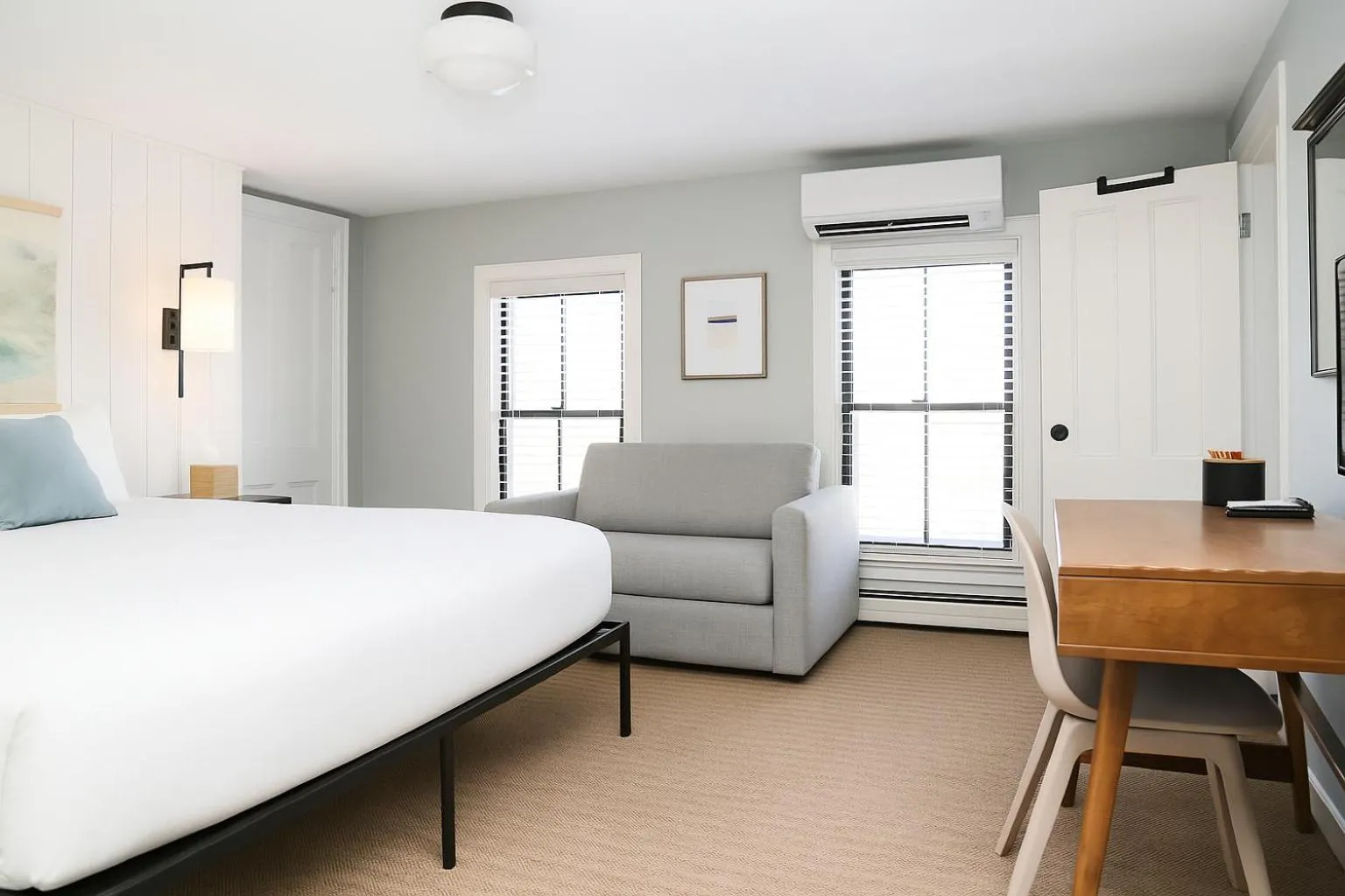 Bedroom, Bed in Waterford Inn Provincetown