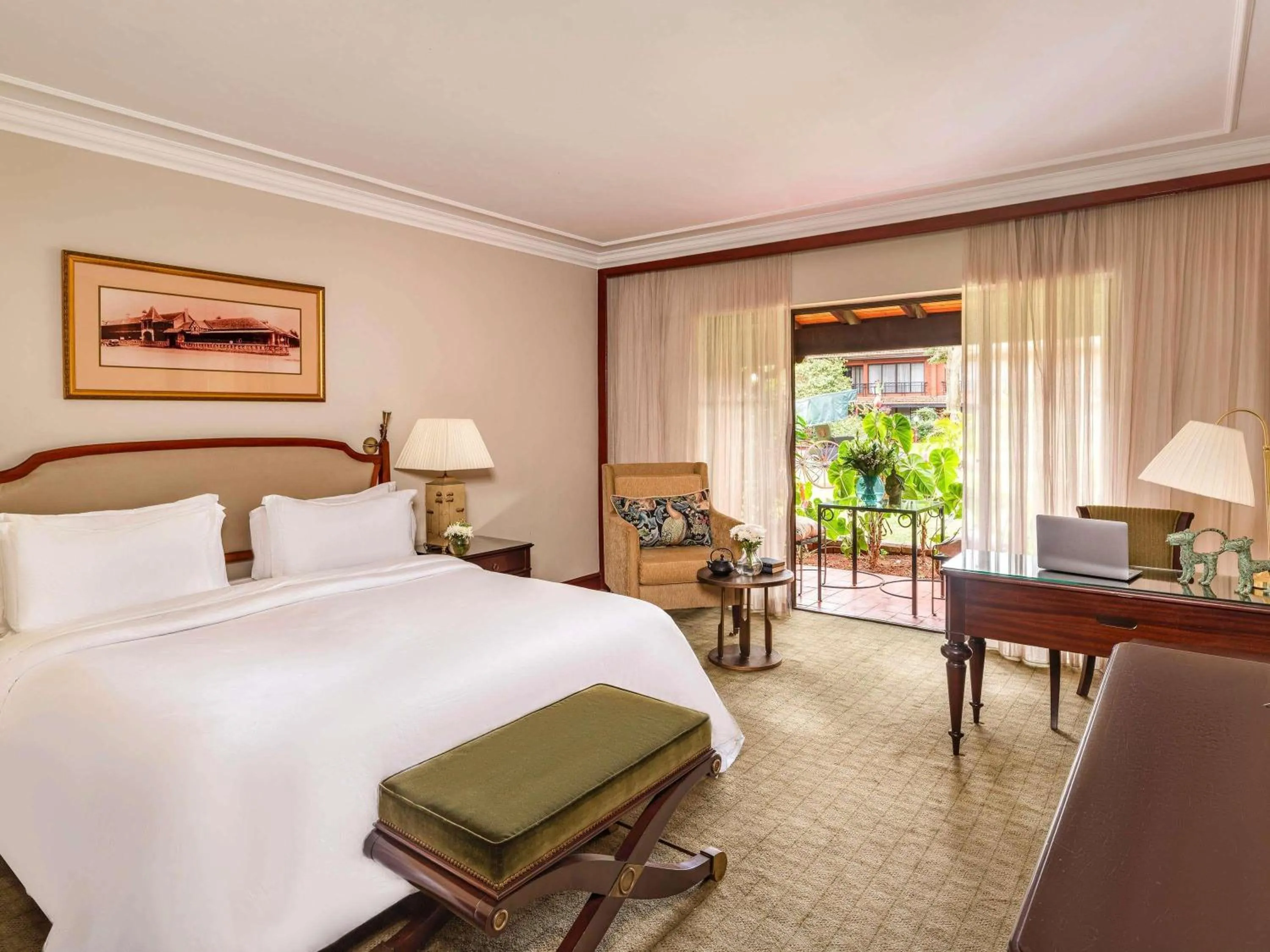 Bedroom, Bed in Fairmont The Norfolk