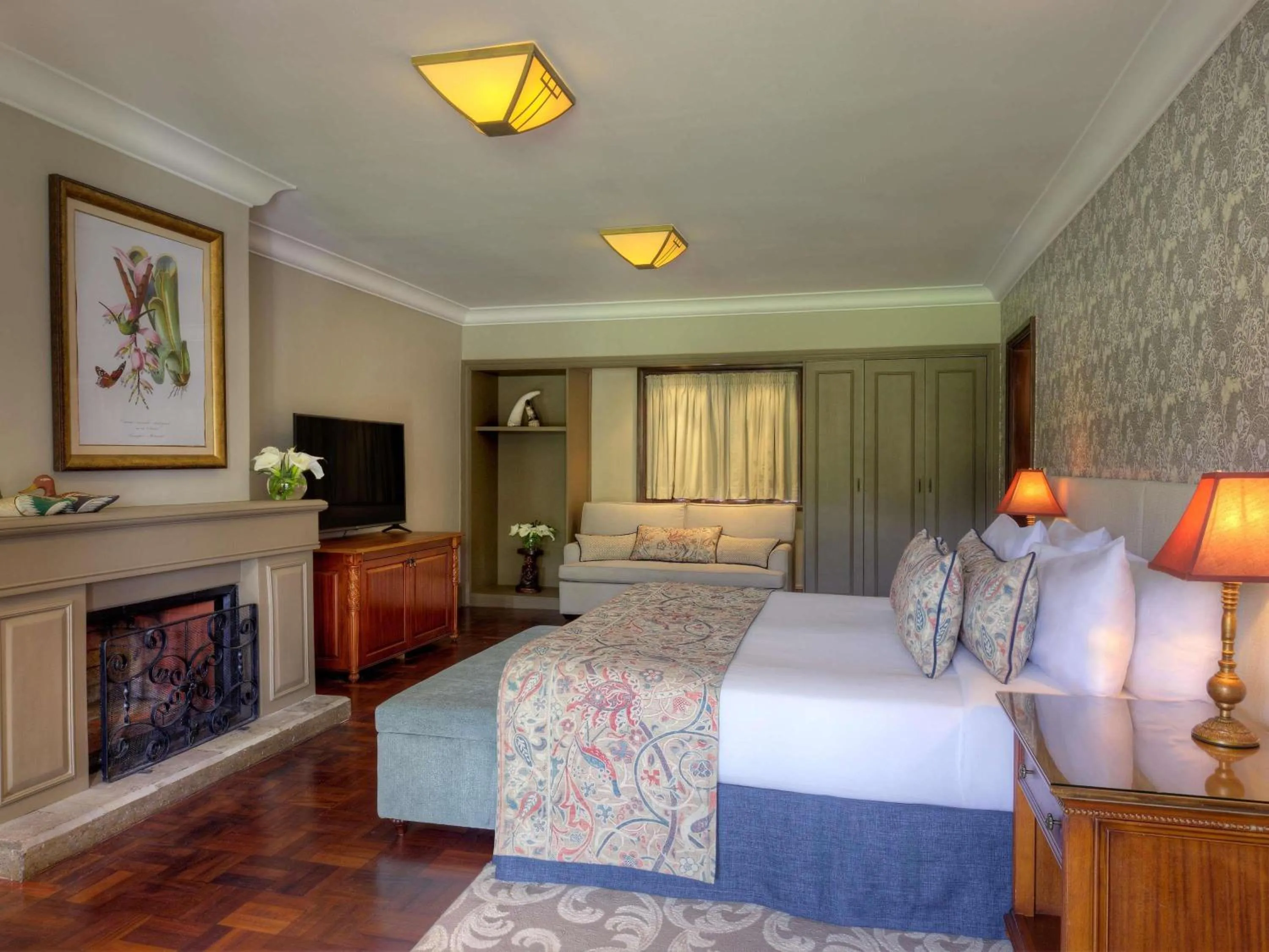 Bedroom, Bed in Fairmont Mount Kenya Safari Club