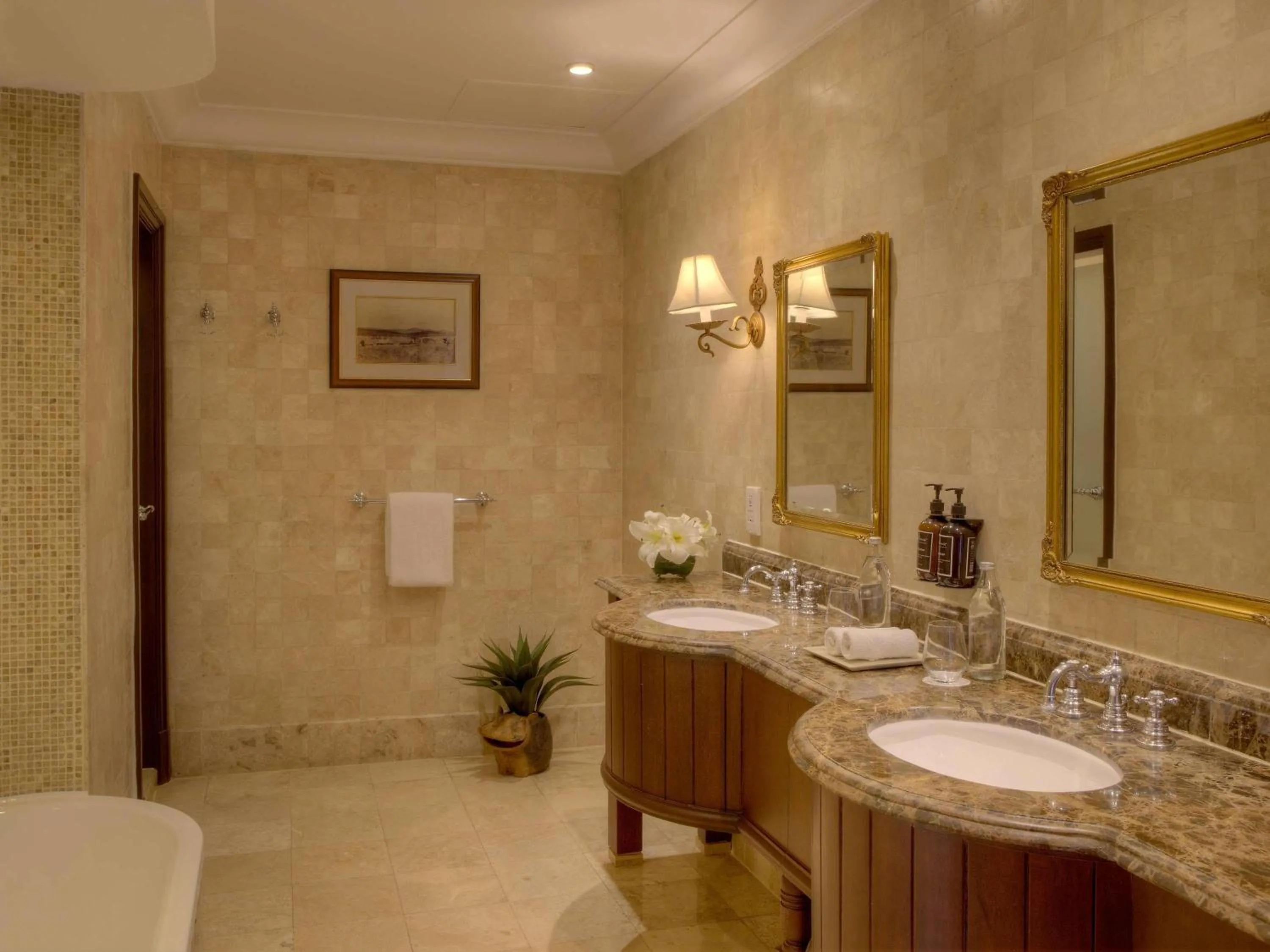 Bedroom in Fairmont Mount Kenya Safari Club