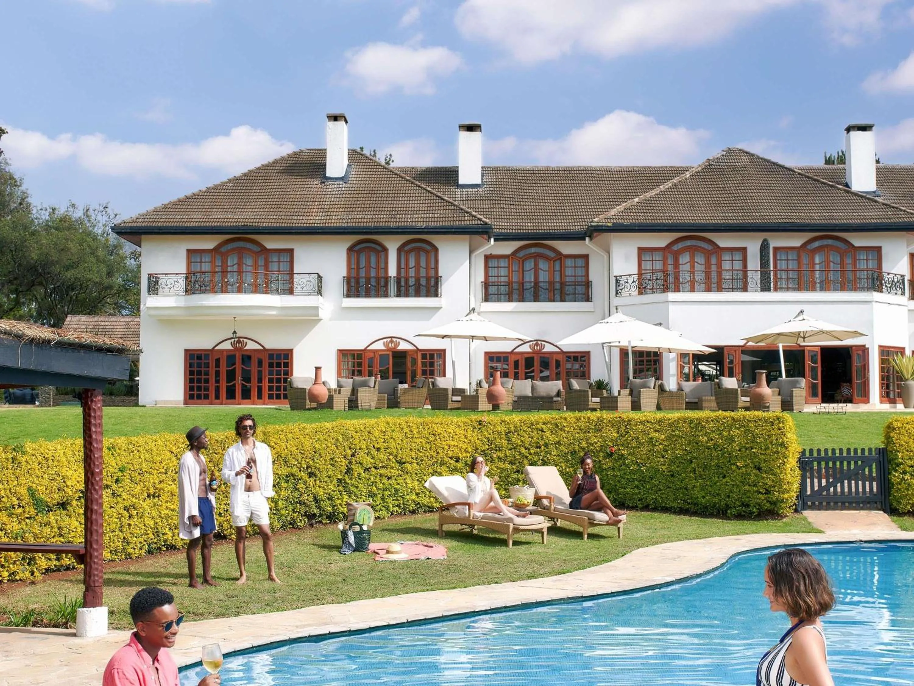 Lounge or bar in Fairmont Mount Kenya Safari Club