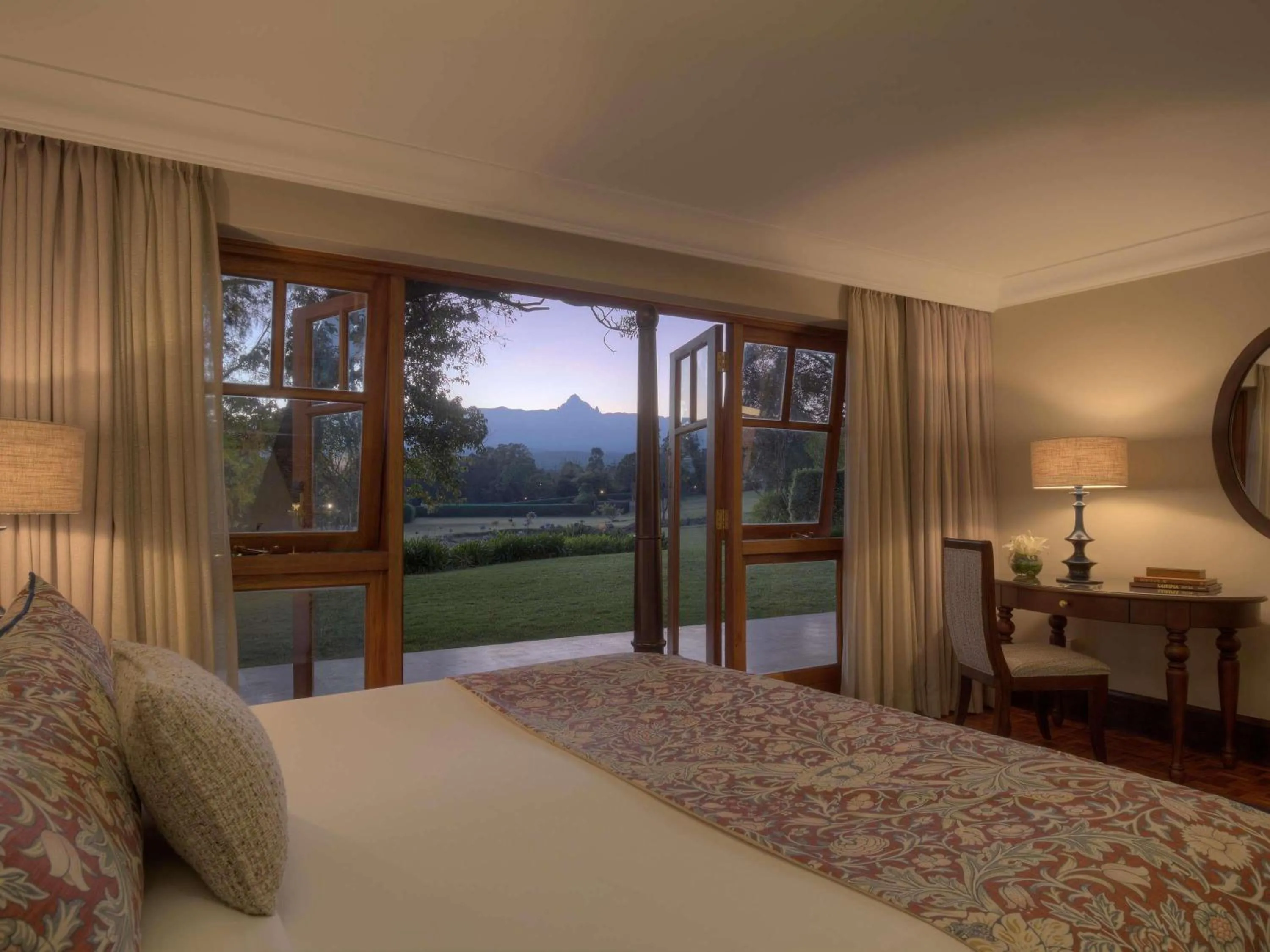 Bedroom, Bed in Fairmont Mount Kenya Safari Club