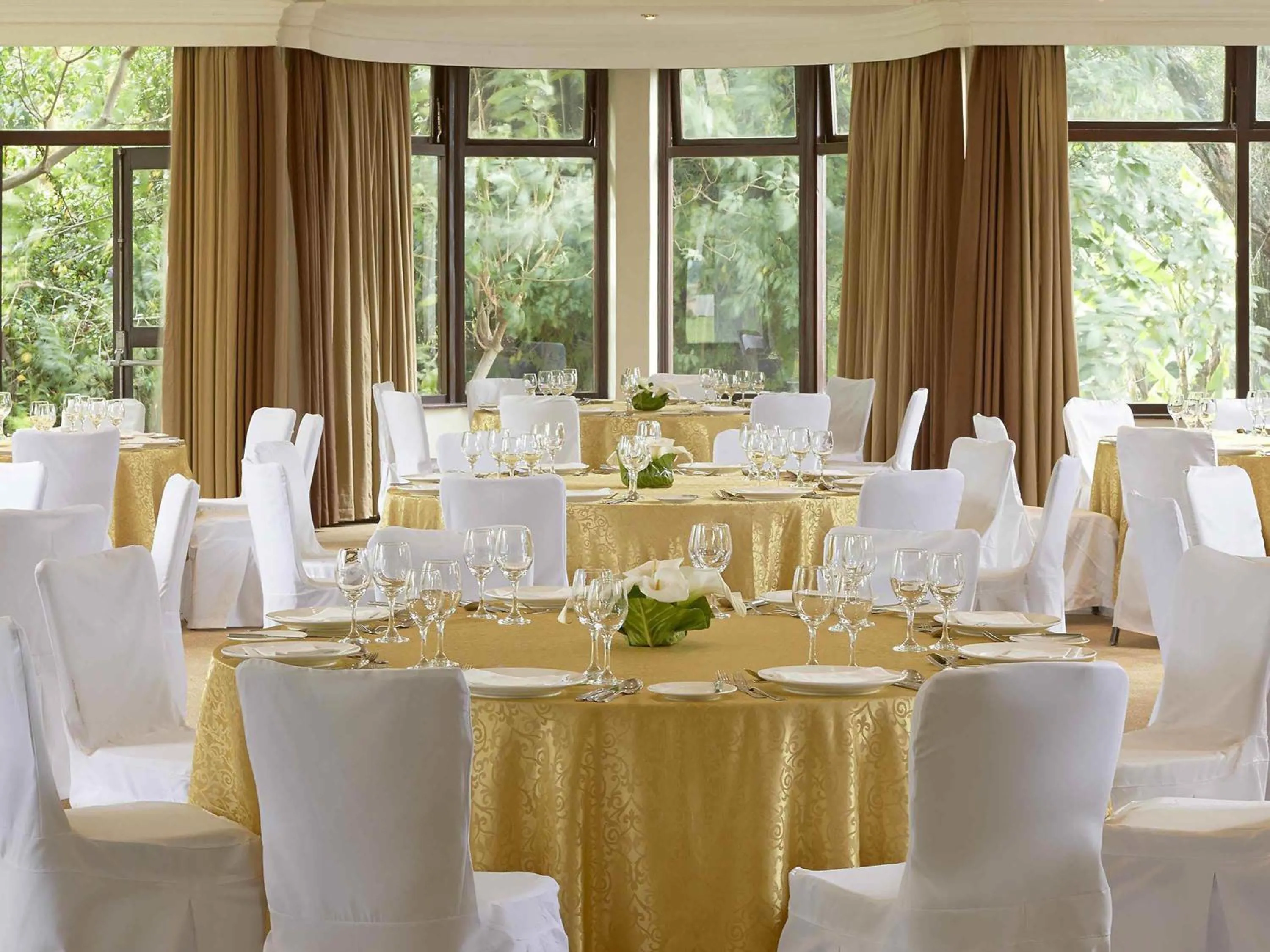 wedding in Fairmont Mount Kenya Safari Club